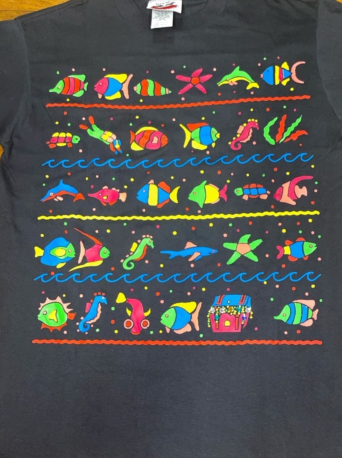 Vintage 90s Eyes on California Tropical Sea Life Neon Puff Print T-Shirt gallery