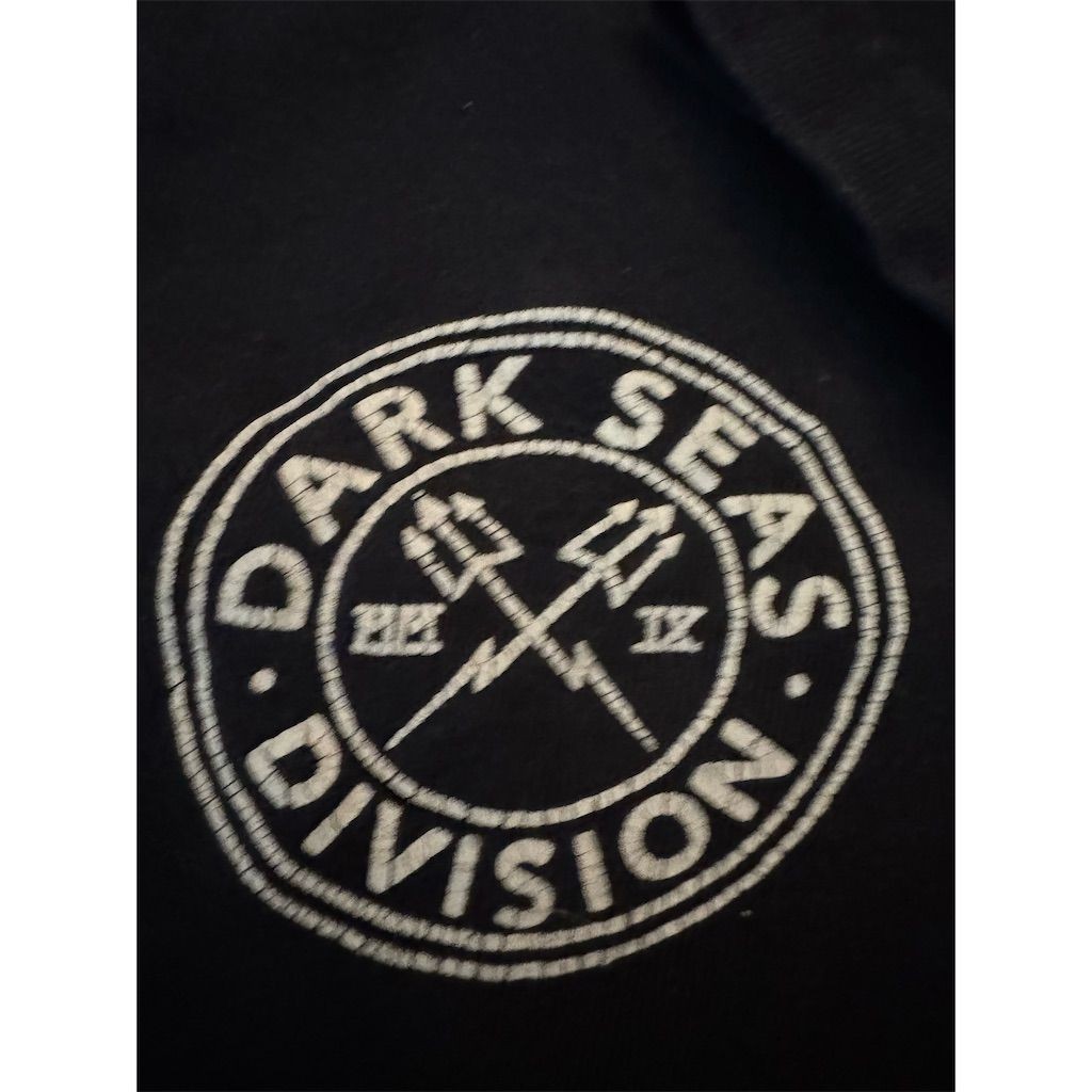 Dark Sea Men's Black Graphic T-Shirt Nautical Skull Theme M gallery
