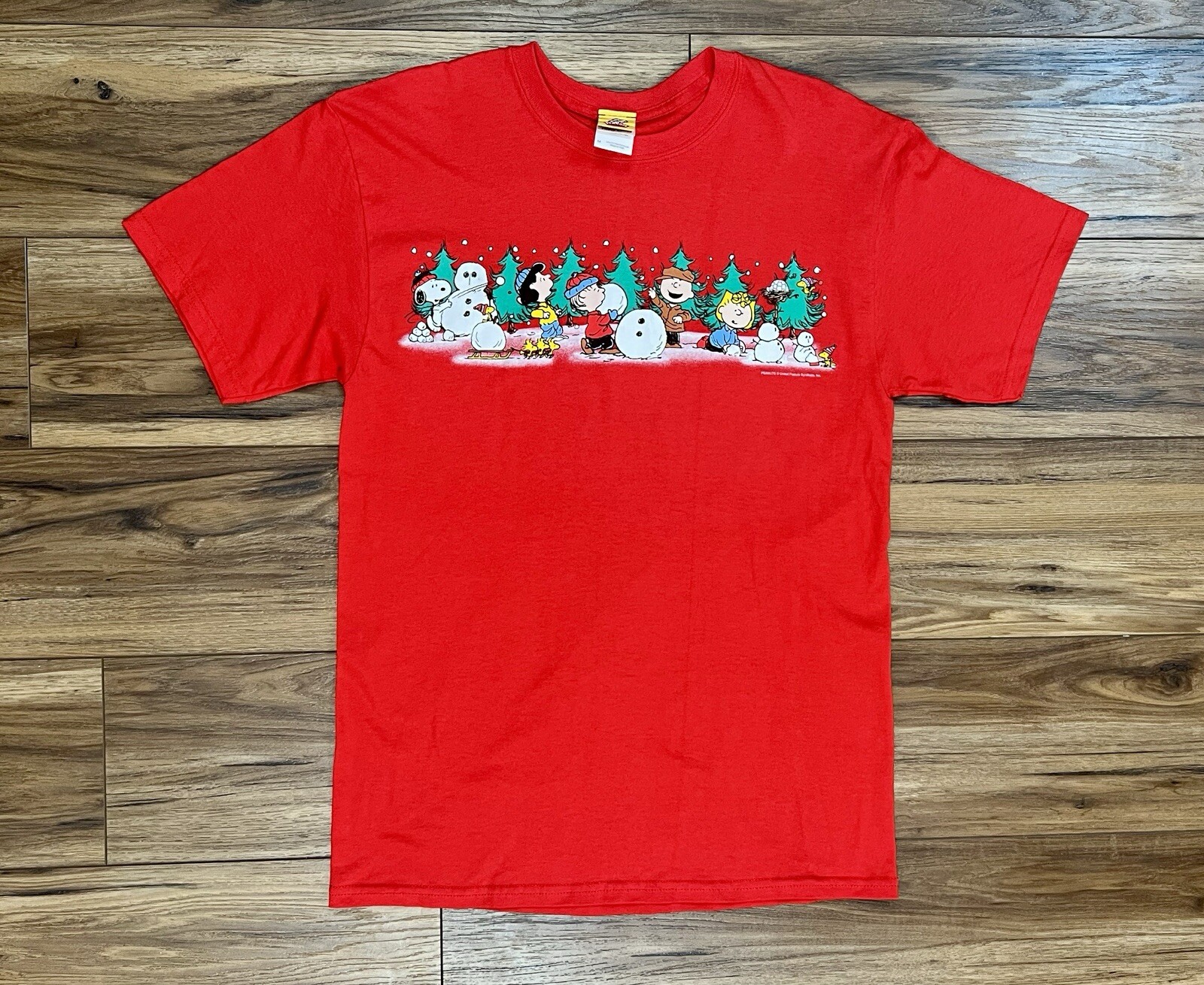 Peanuts Shirt Mens Medium Snoopy Christmas Winter Scene Snowman Red Shirt gallery