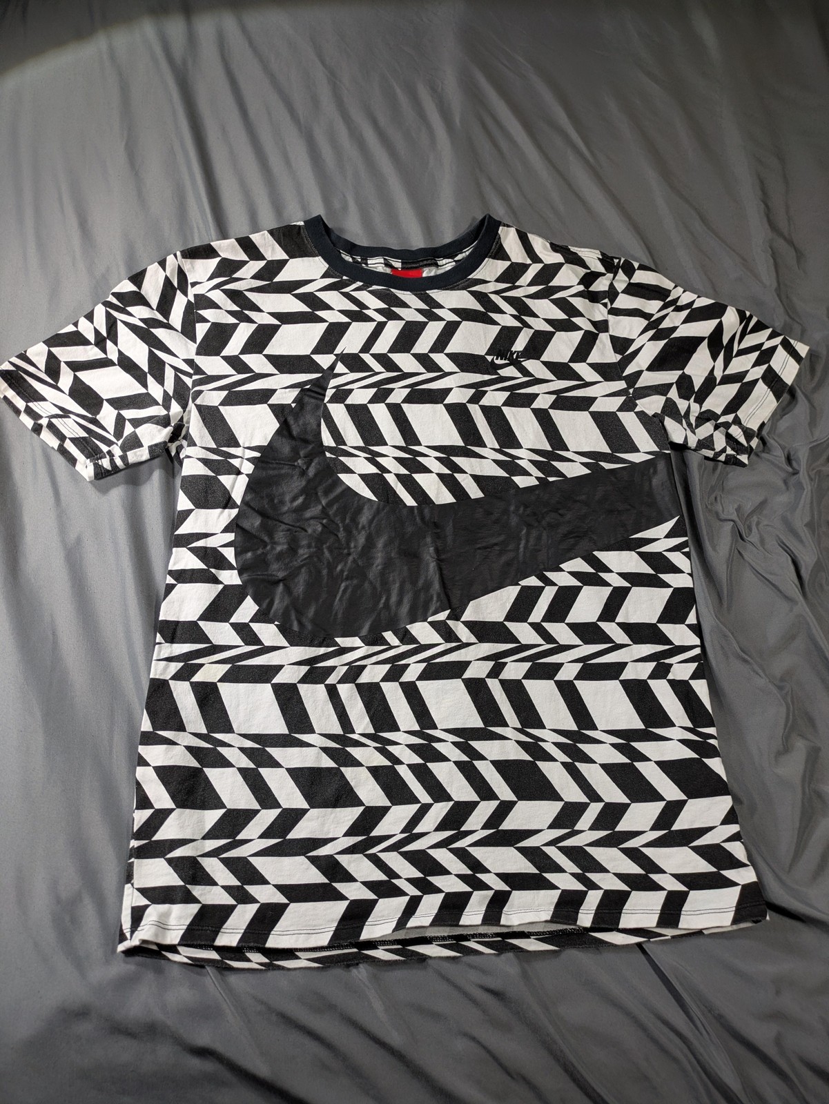 Nike Shirt Mens Large Black White Chevron All Over Print Big Swoosh Wraparound gallery