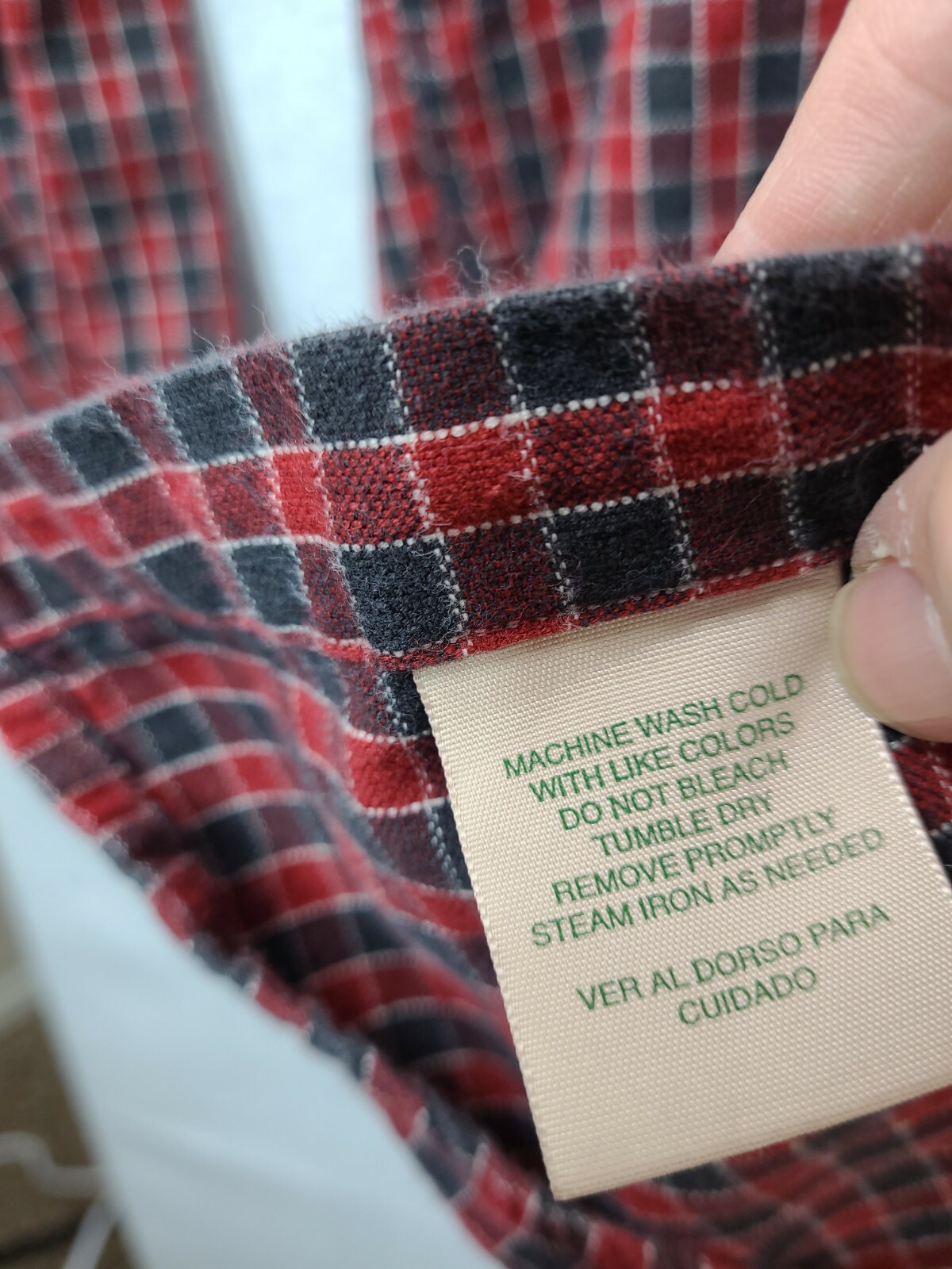 St. John's Bay Mens XLT Red Plaid Long Sleeve Flannel Shirt gallery