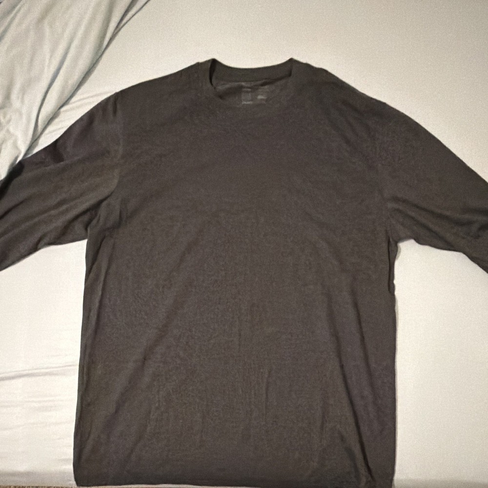 Fresh Clean Threads Men’s Gray Solid Crew Neck Long Sleeve T-Shirt, Size L