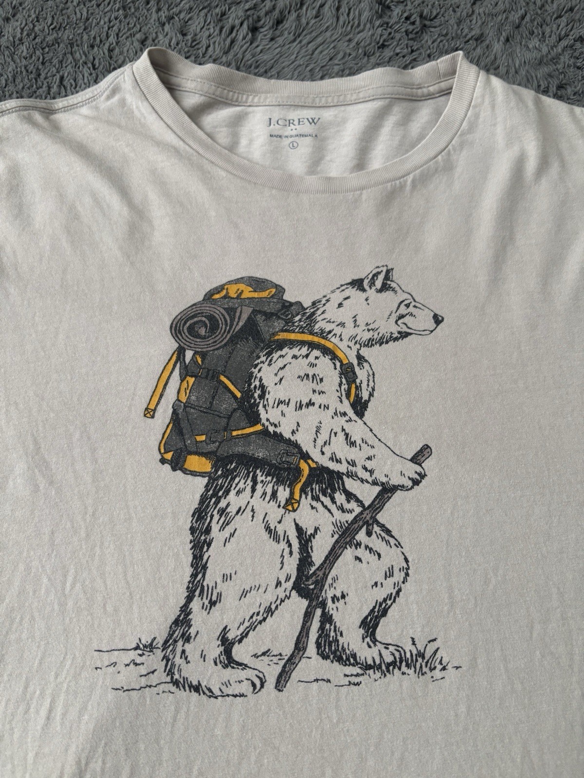 J Crew Shirt Mens Large Beige Hiking Bear Backpack Graphic Tee Outdoors Camping gallery