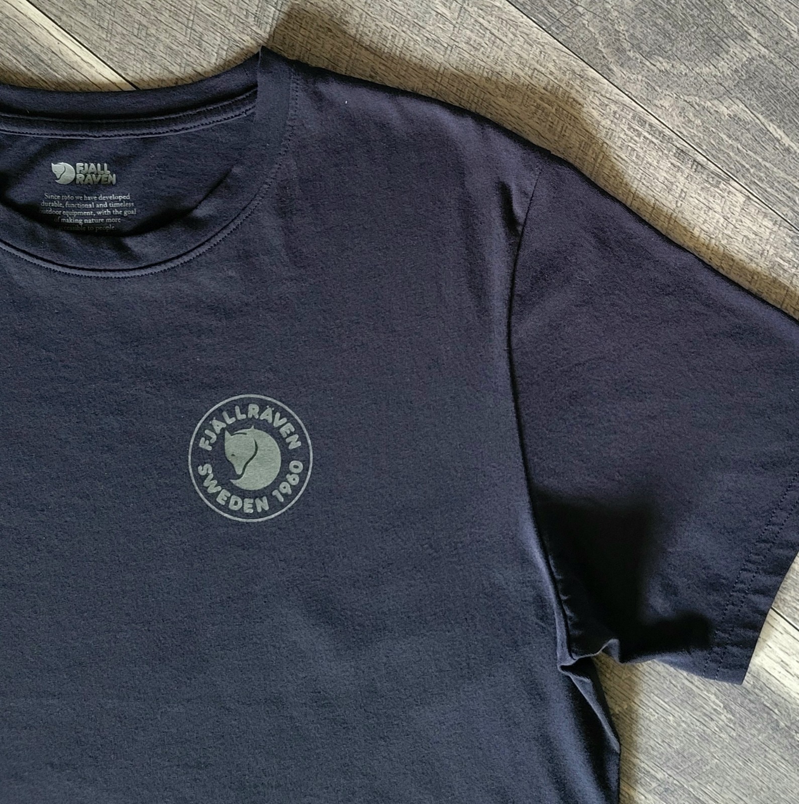 Fjallraven 1960 Logo T Shirt L Black Casual Outdoors Cotton Blend Fitted Tee gallery
