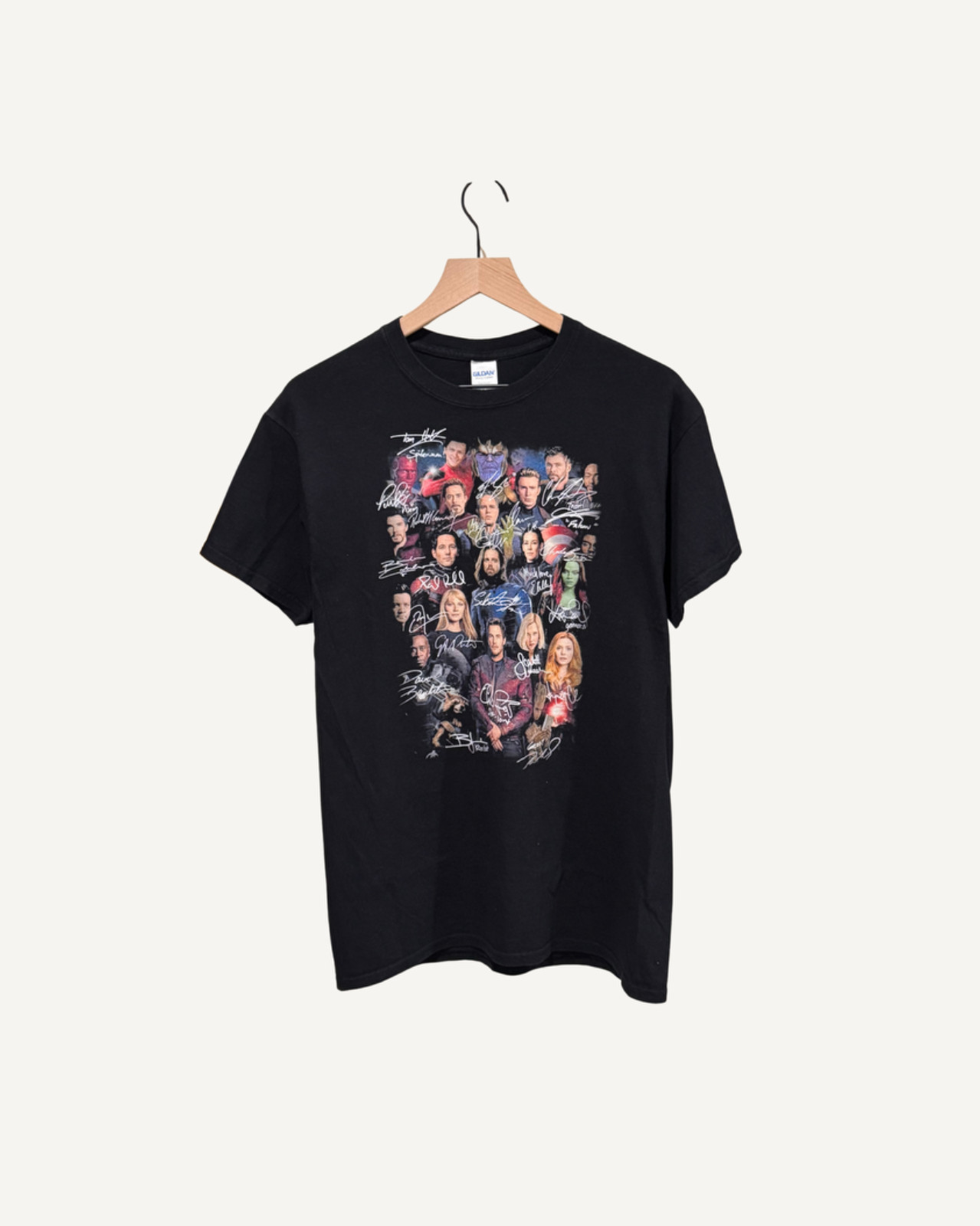 Marvel Avengers: Infinity War/Endgame Signed Cast Graphic T-Shirt gallery