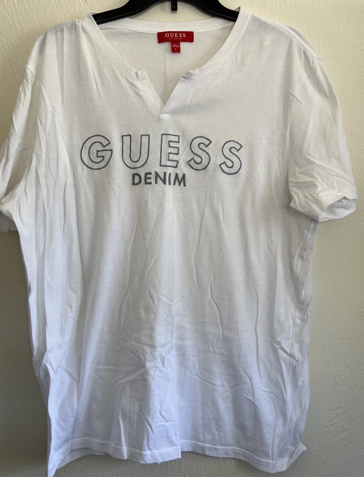 Guess Denim V Neck Lightweight Men’s Women’s Tee Size L Embroidered Logo White gallery