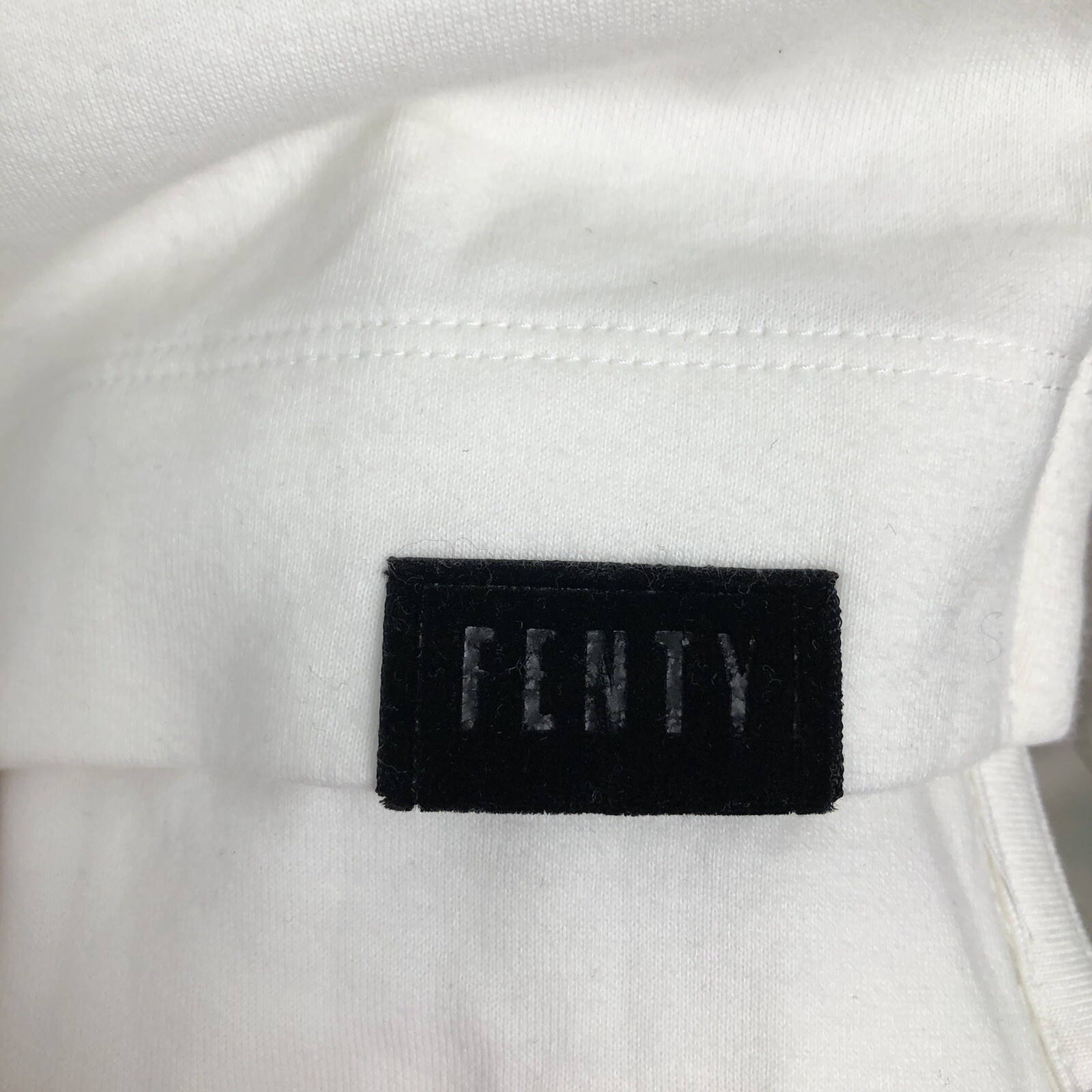 NWT Puma Fenty Rihanna Long Sleeve Crew Neck T-Shirt White Size Large $110 gallery