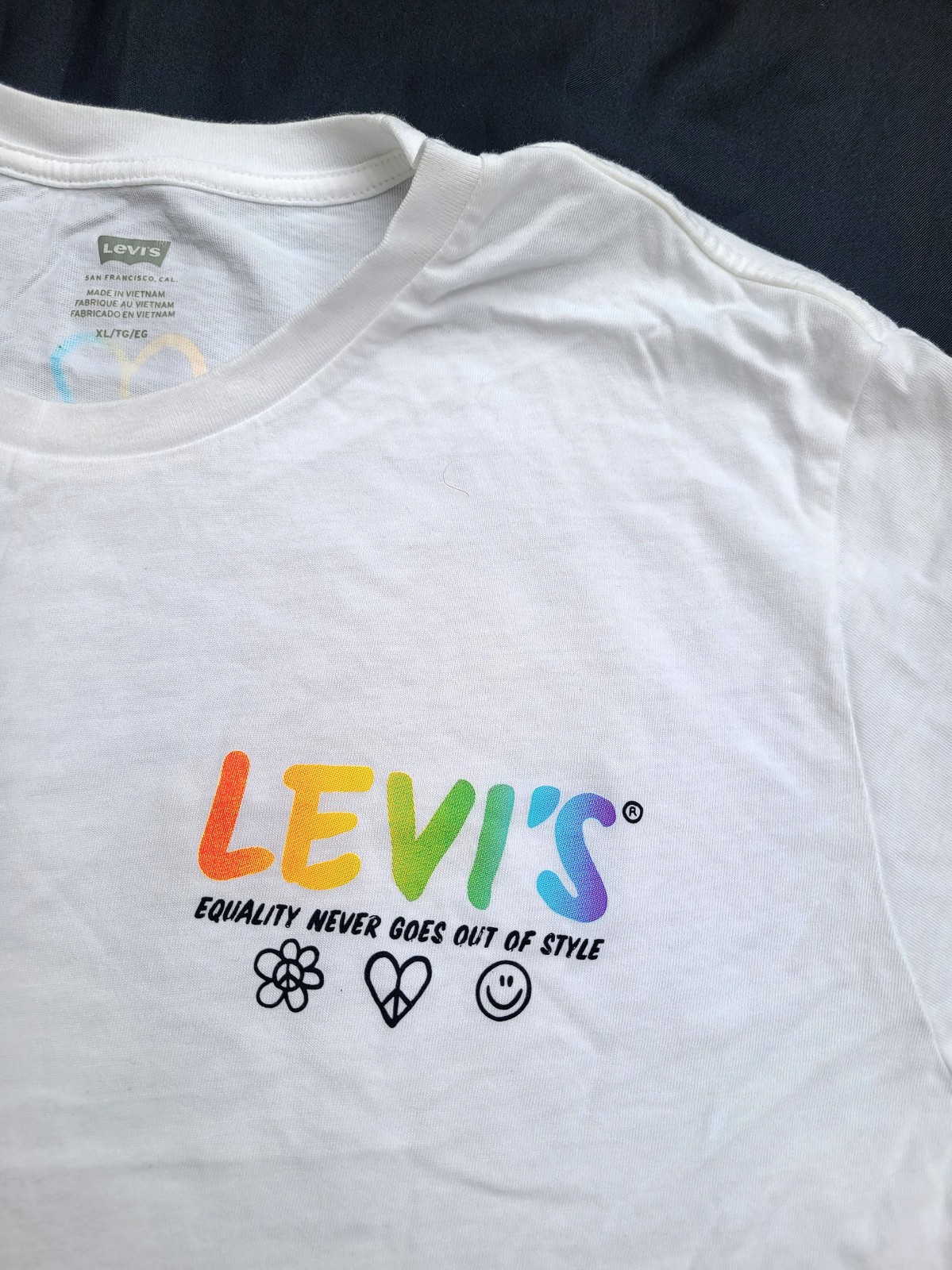 Levi’s Equality Pride Never Goes Out of Style White Summer T-shirt Size XL gallery