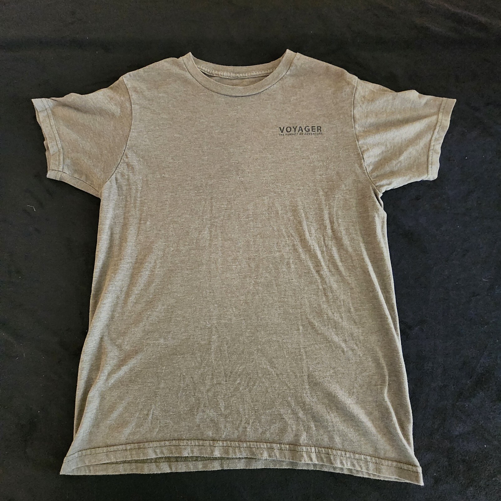 Voyager Pursuit of Adventure Olive Short Sleeve T-Shirt Men's M gallery