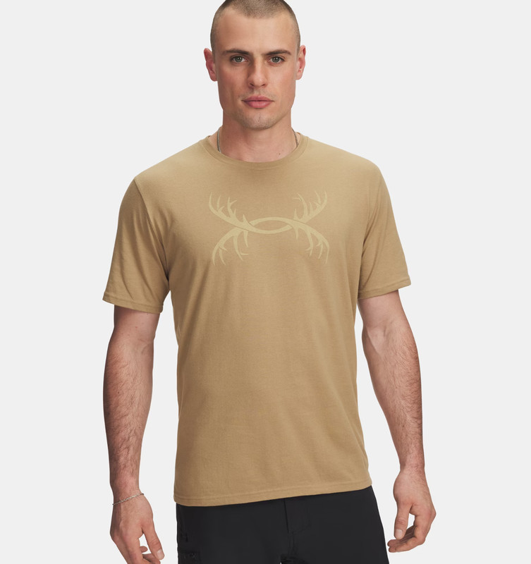 Under Armour Men’s UA Antler Logo T-Shirt 1366017 – Camel/Khaki Base L XL or 2XL