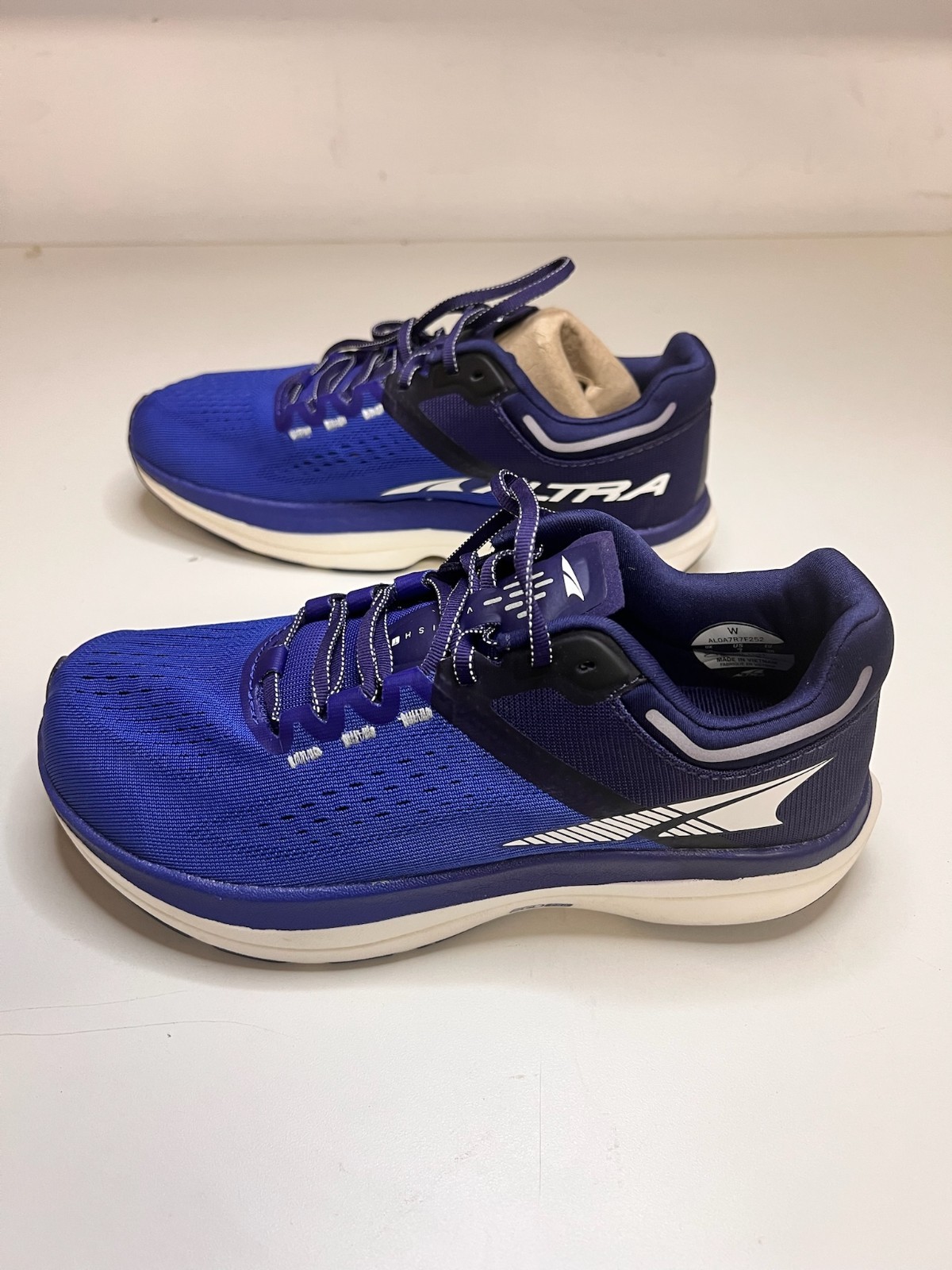 Altra Women’s Running Shoes Size 7 Blue Mesh Lightweight Cushioned ALOA7R7F252