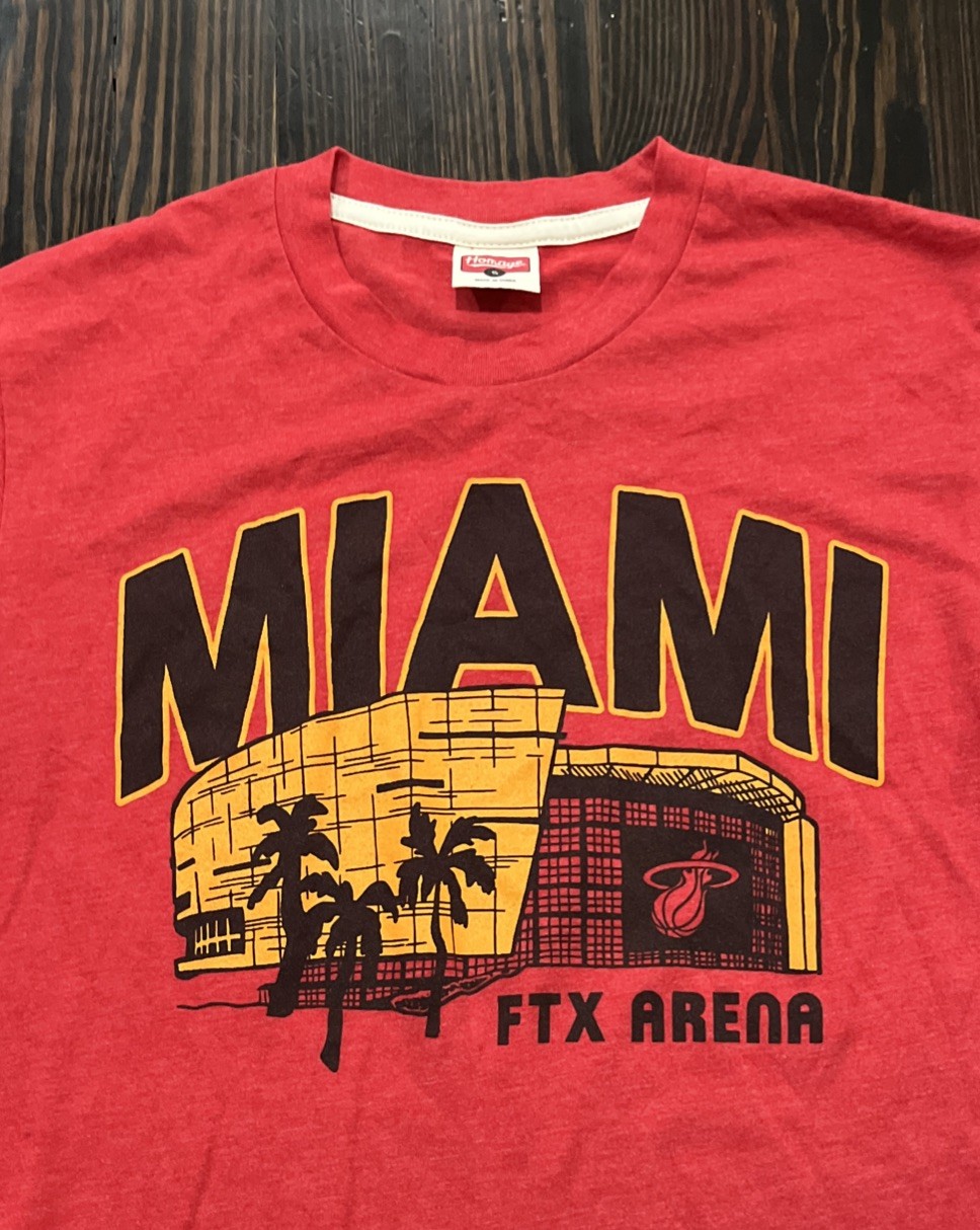 Homage Miami Heat T Shirt Men’s Small Red Polyester Cotton Rayon gallery
