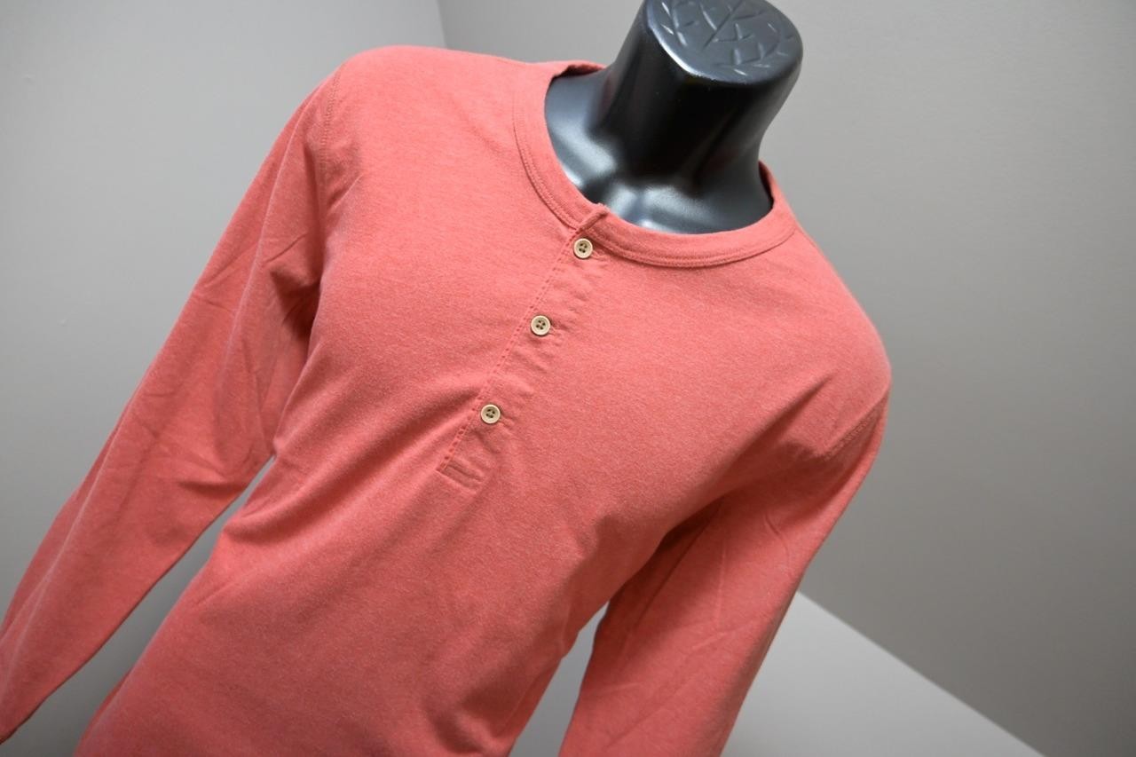 UntuckIt Henley Tee Shirt Red Cotton Poly Blend Long Sleeve Mens Size Large gallery