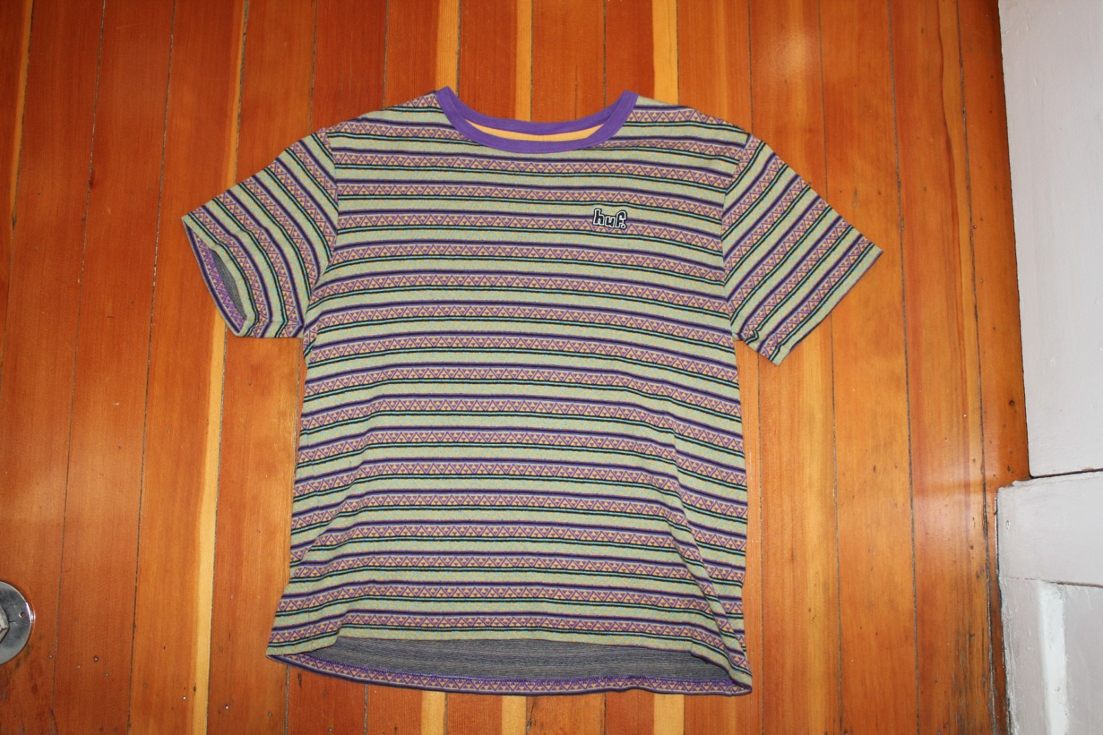 Huf Woven Stripe T-Shirt Mens Crew Neck Pullover Size MEDIUM Geometric Designs gallery