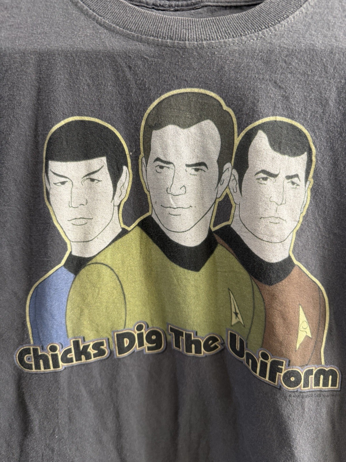 Star Trek “Chicks Dig The Uniform” Men’s M grey cotton t-shirt 18X24 gallery