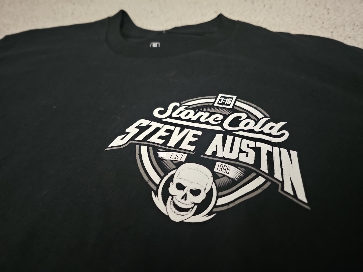 STONE COLD STEVE AUSTIN Retro WWE Legends Royal Rumble WINNER '97 Tshirt Medium gallery