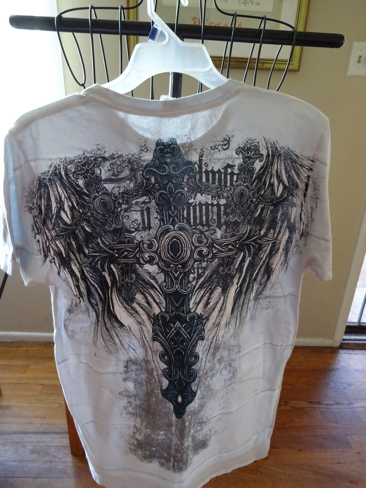 TIE DYE MEN'S BLUE T SHIRT WITH CROSS BACK DESIGN SIZE MEDIUM NWD gallery