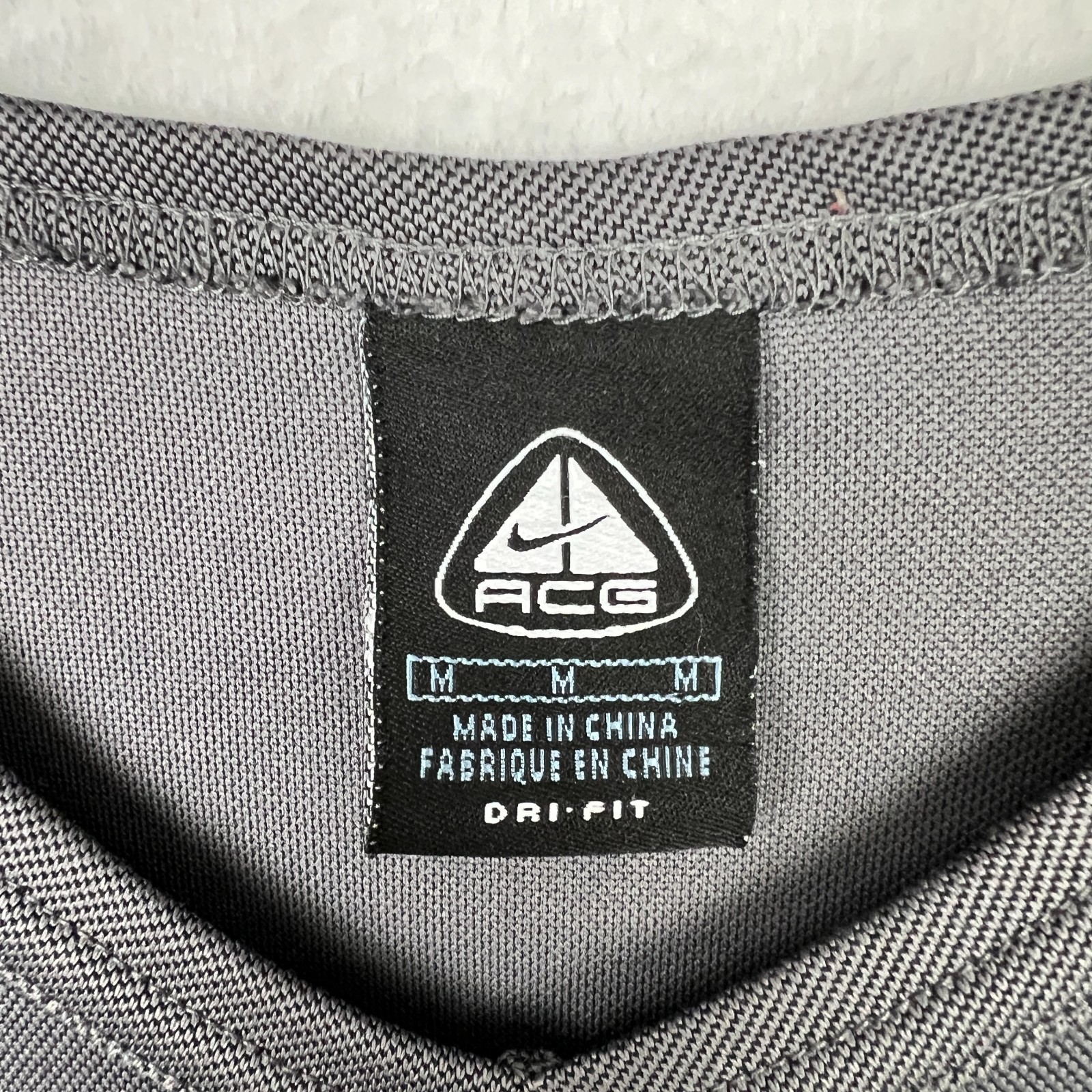Nike ACG Long Sleeve Shirt Mens Medium Gray Pocket Cargo V Neck gallery