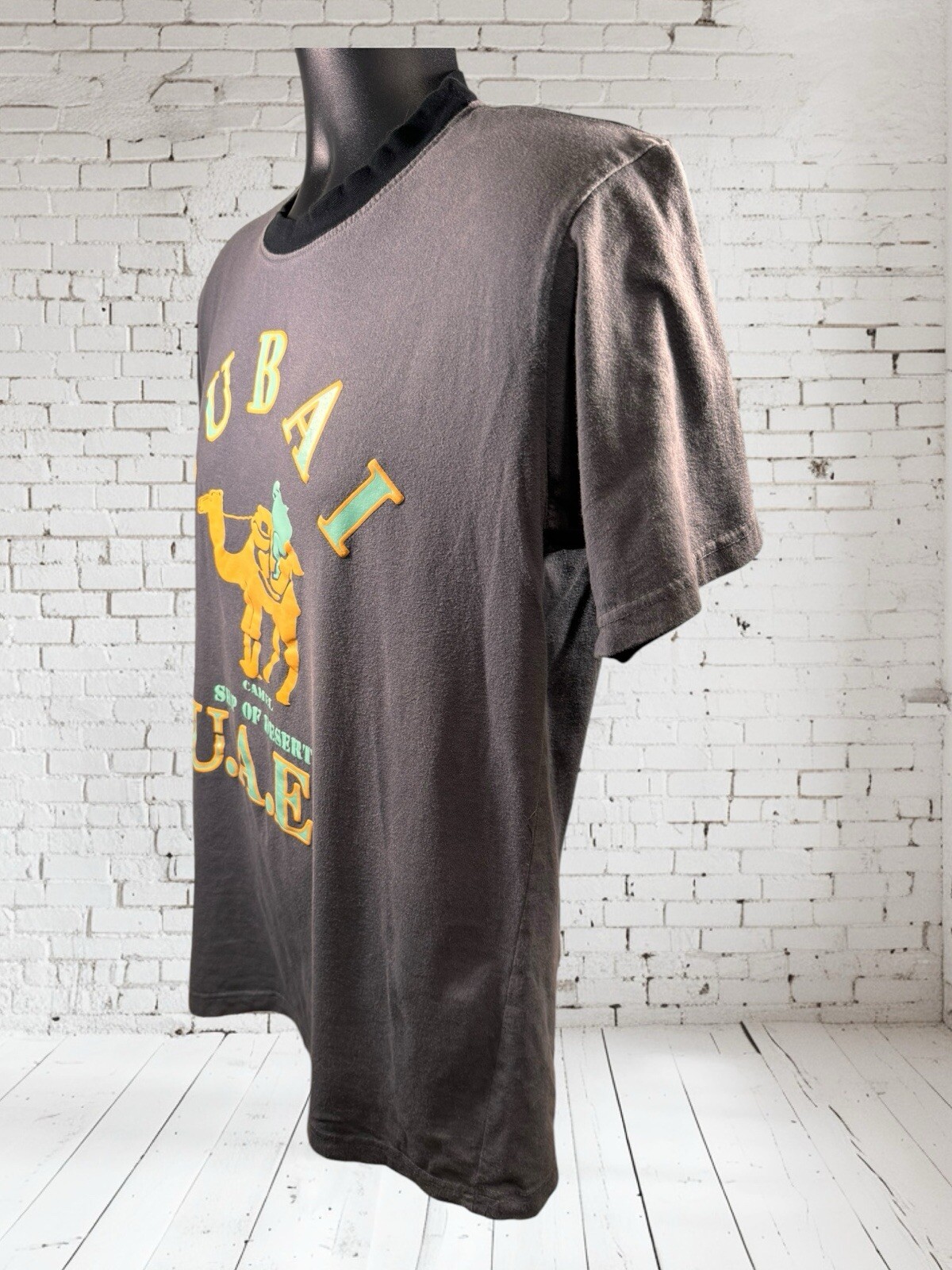 Dubai Camel Ship of Desert U.A.E. Gray Short Sleeve T-Shirt Size Medium gallery
