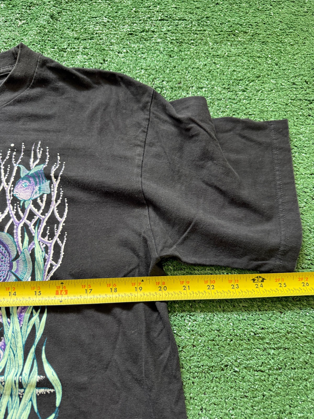 Vintage 90s Fish Ocean Sea Life T-Shirt Cayman Islands BWI Underwater Large gallery