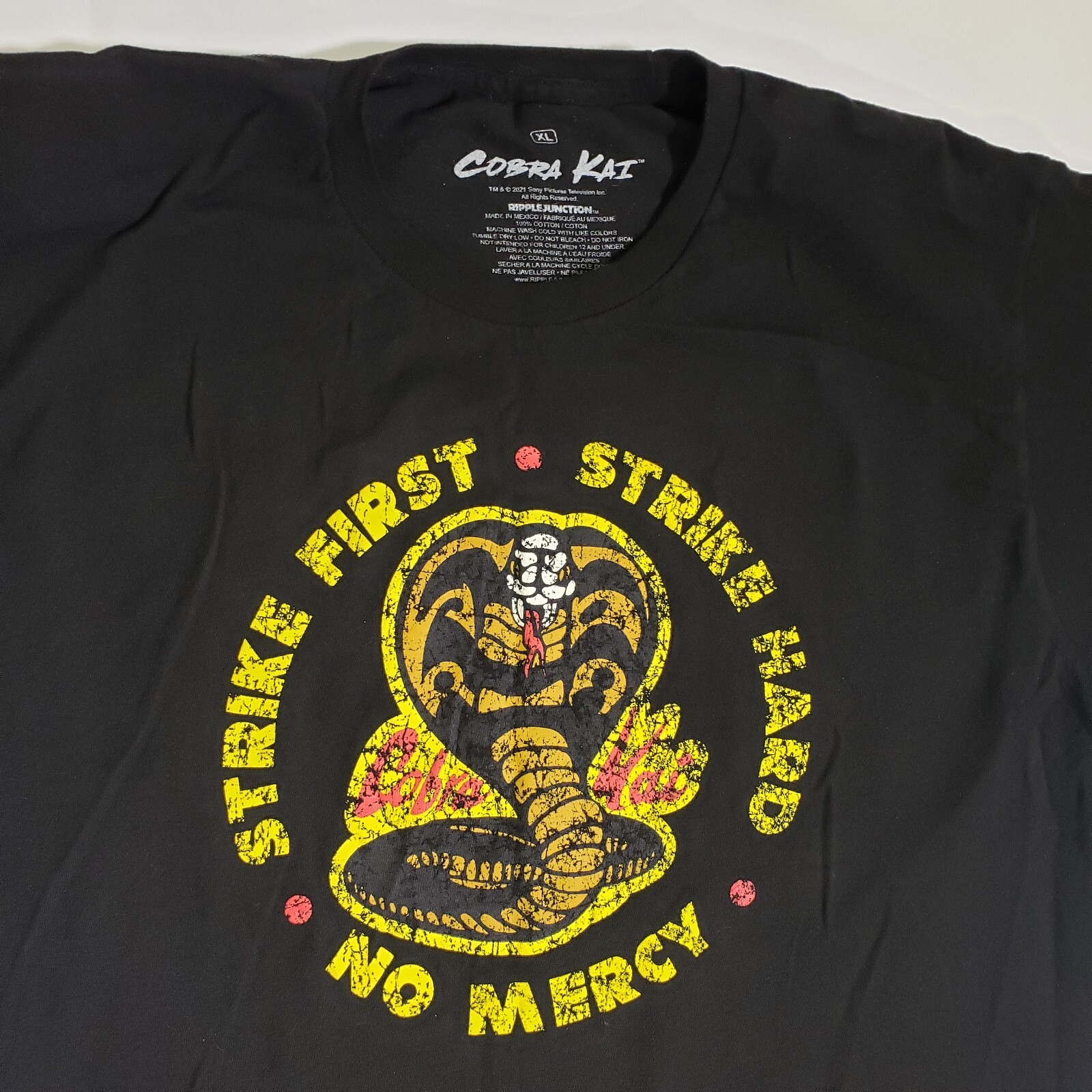 Cobra Kai T-Shirt Mens Size XL Karate Kid Ripple Junction Black 2011 gallery