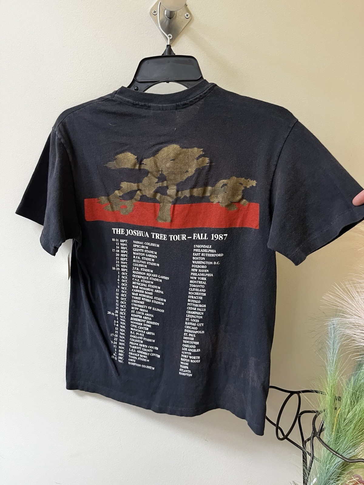 1987 U2 Band Tee - The Joshua Tree Tour / Men’s M gallery