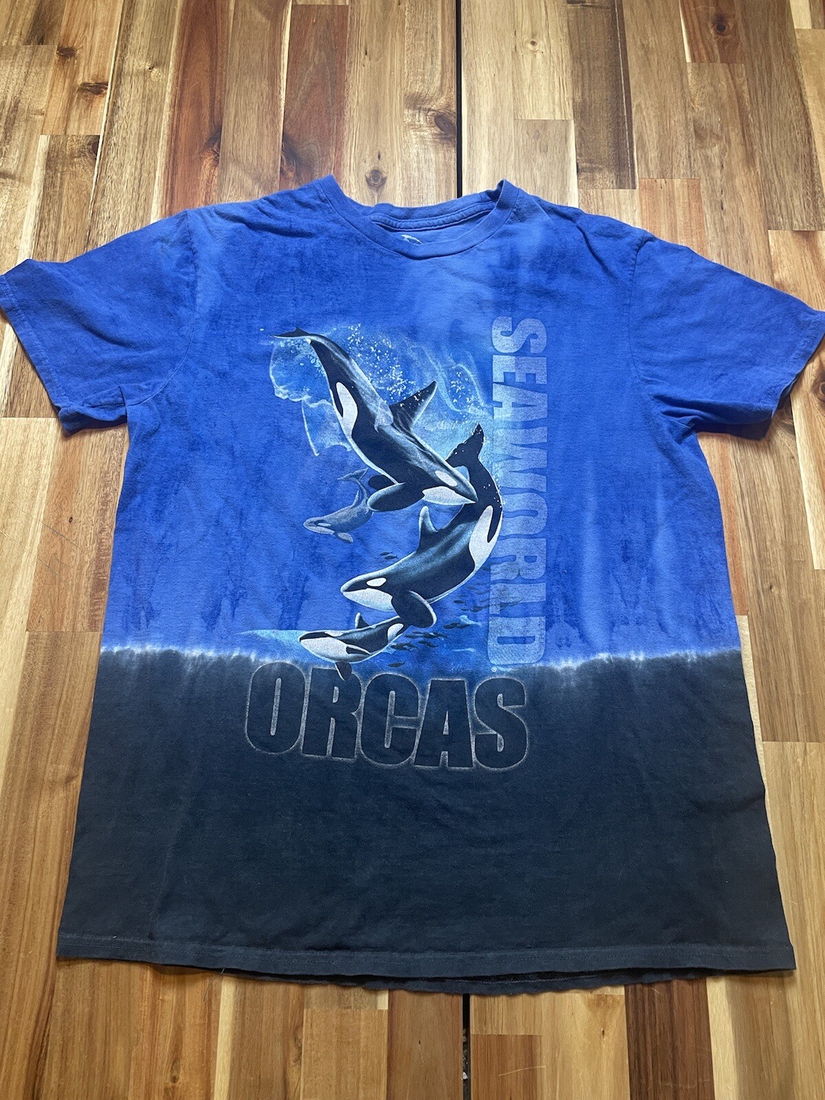 Sea World Tie-Dye Orcas Killer Whale T-Shirt Size Medium gallery