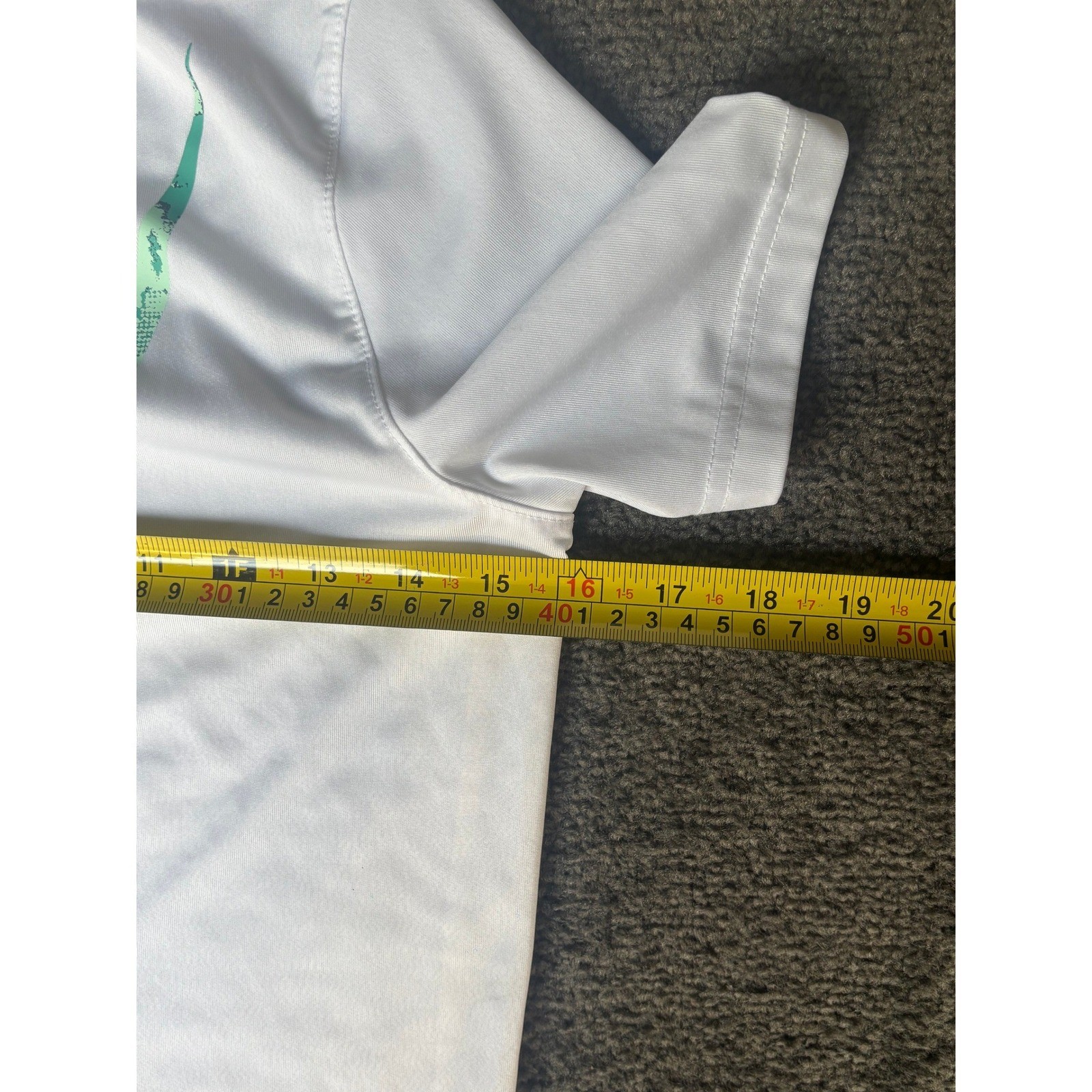 Nike Dri-FIT White Graphic Swoosh T-Shirt Mens Size M Short Sleeve Athletic Tee gallery