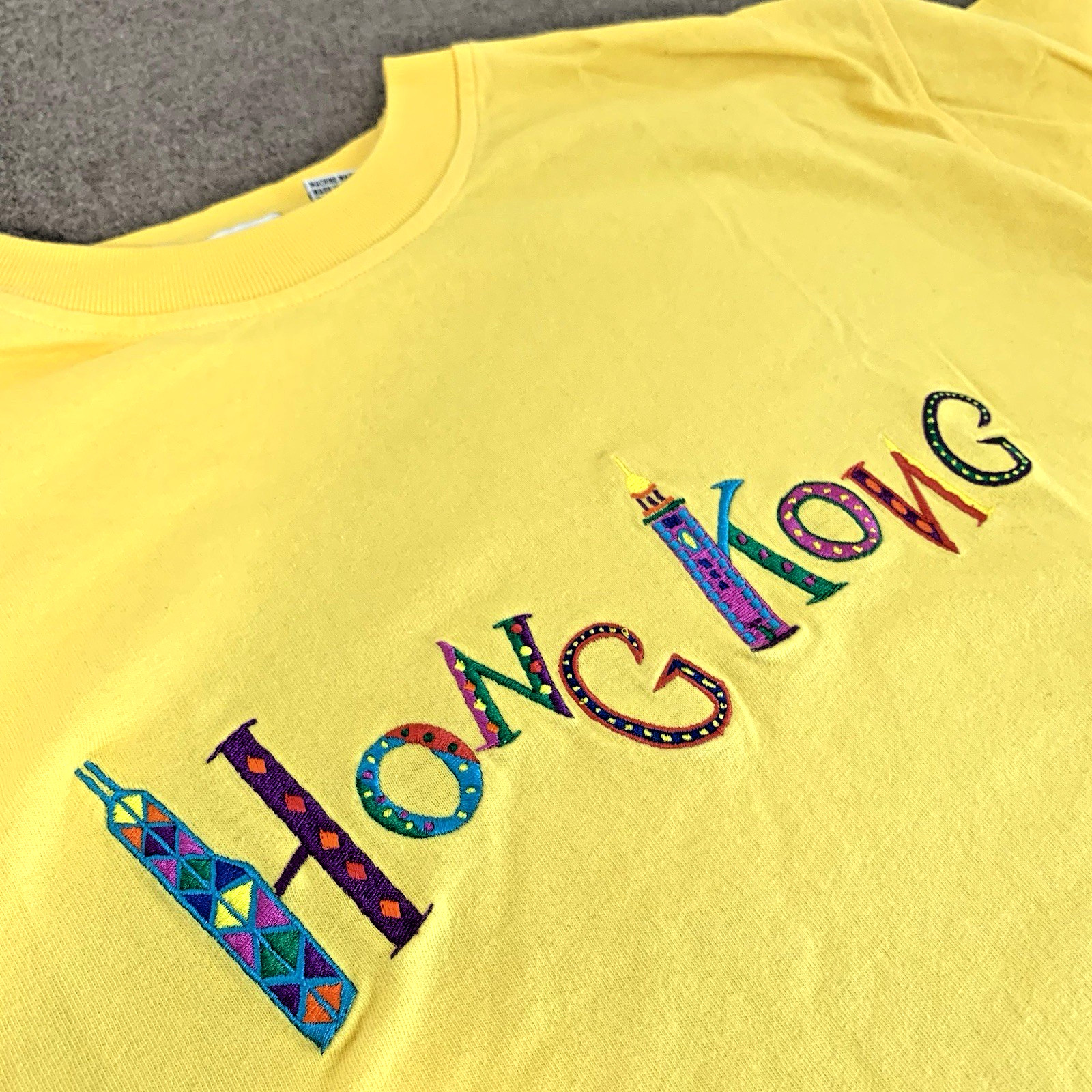Hong Kong China T-Shirt Size Large L Skyscraper City Tourist Souvenir Yellow gallery