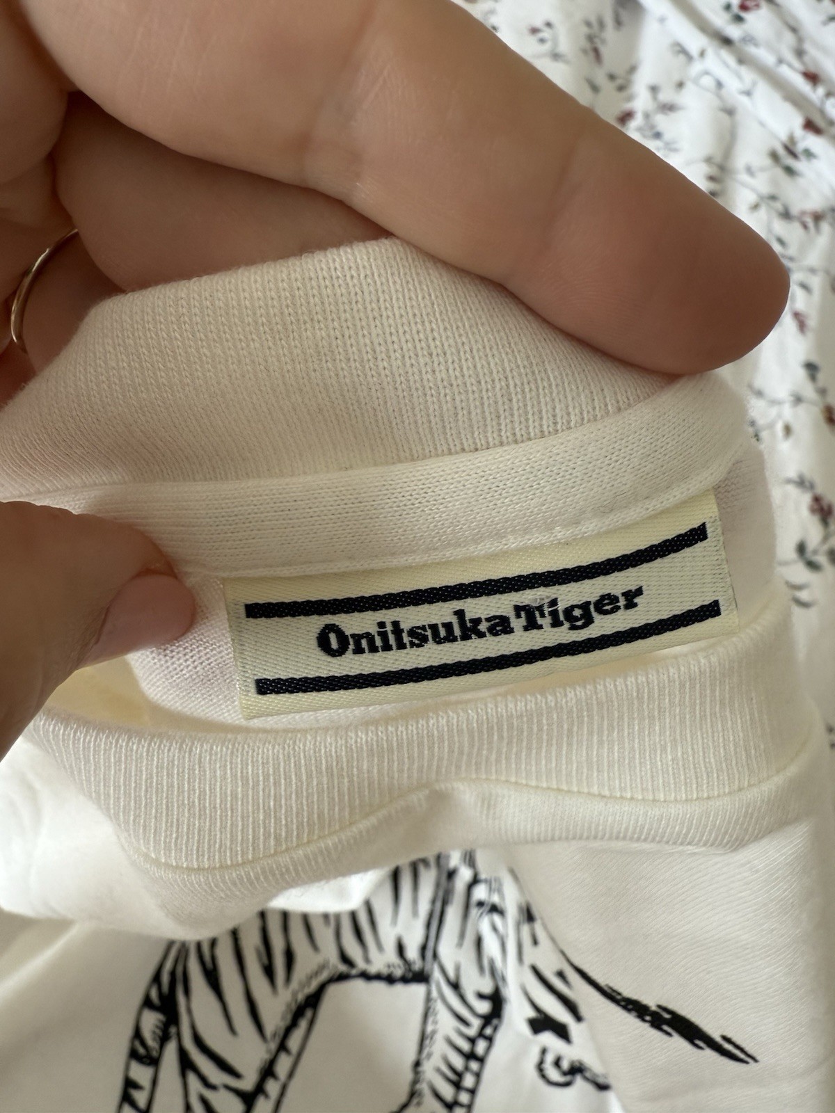 Onitsuka Tiger GRAPHIC TEE Dron Print T-shirt white Designer Size L Relaxed gallery