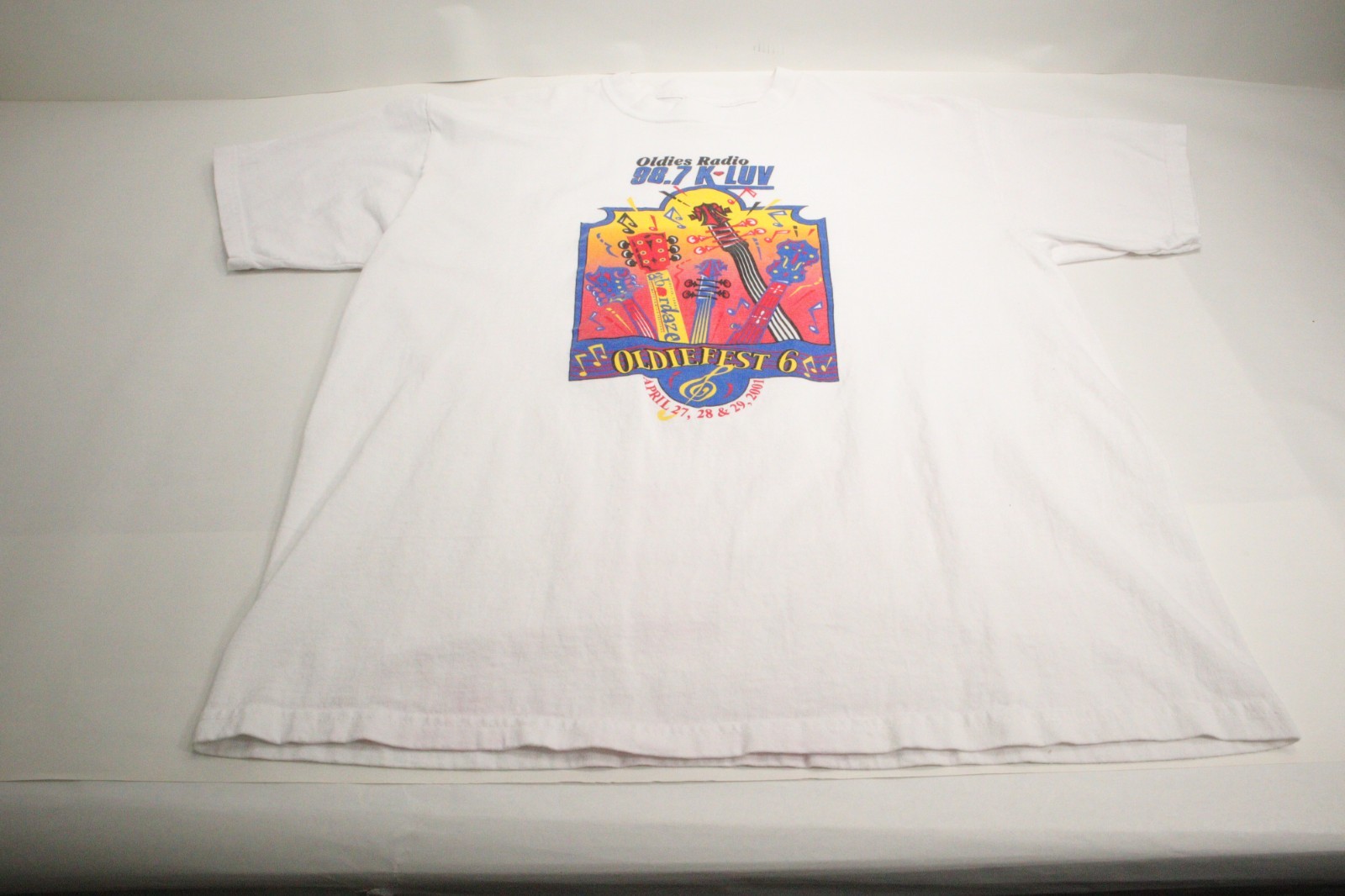 Vintage Gildan Oldies Radio 98.7 K-LUV Oldiefest 6 April 2001 T-Shirt XL T0290 gallery