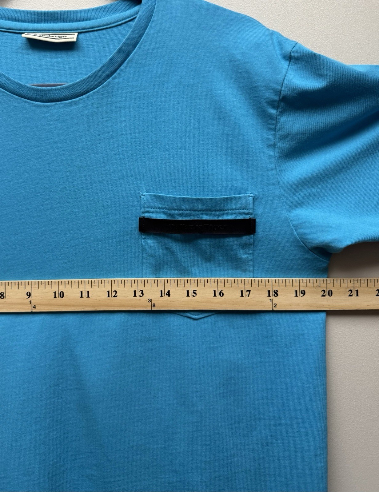 Onitsuka Tiger Japan Men’s Short Sleeve Blue Pocket T-Shirt Sz. L (Fits US M) gallery