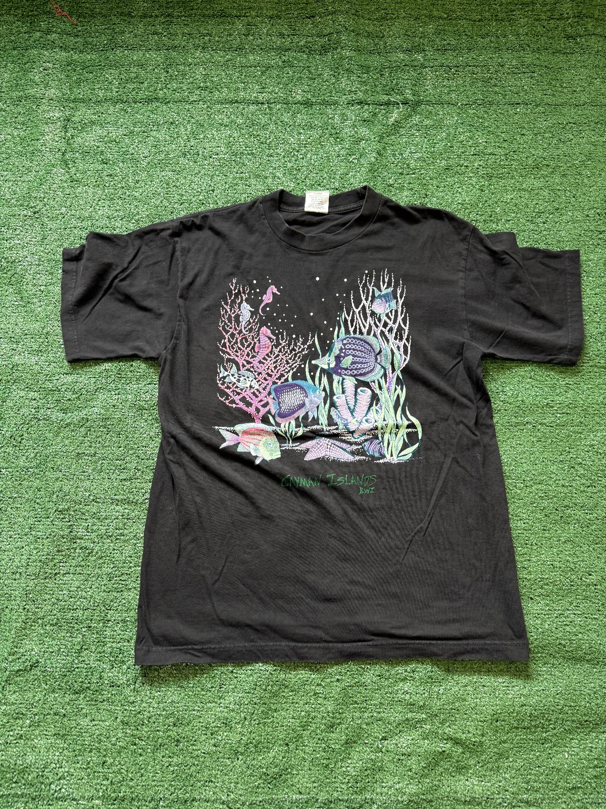 Vintage 90s Fish Ocean Sea Life T-Shirt Cayman Islands BWI Underwater Large gallery