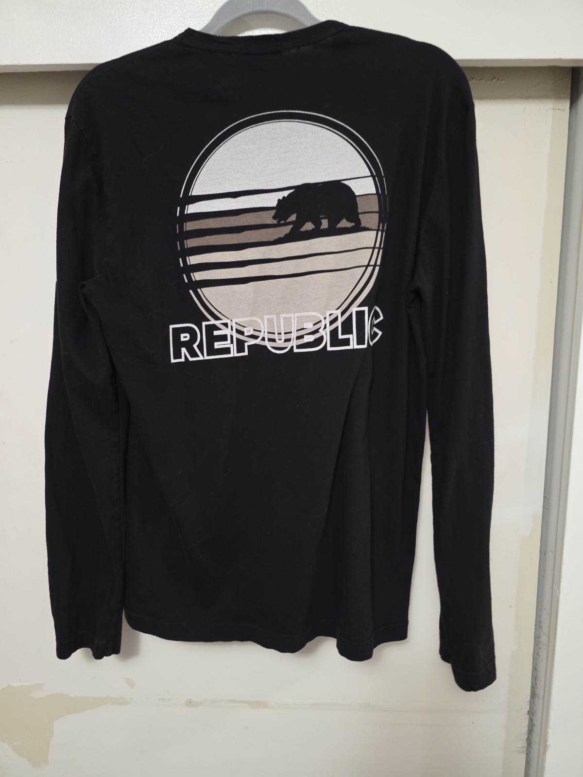 JAMES PERSE Standard Black CA. Republic Logo Long Sleeve Pullover Shirt SZ 1 gallery