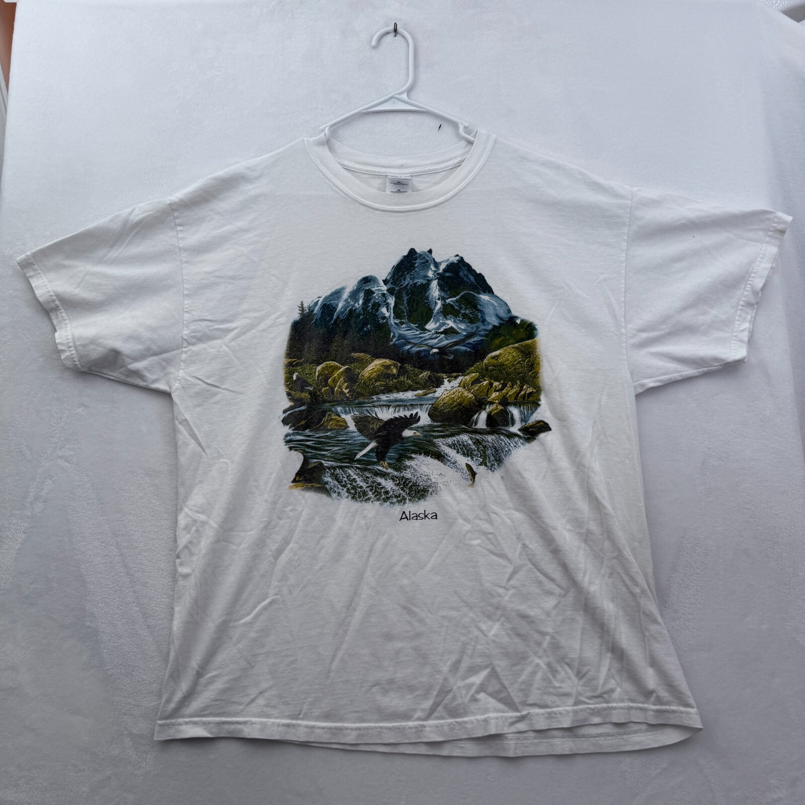 Vintage Alaska T Shirt Mens XL White Animals Wolf Bear Eagle Nature Y2K