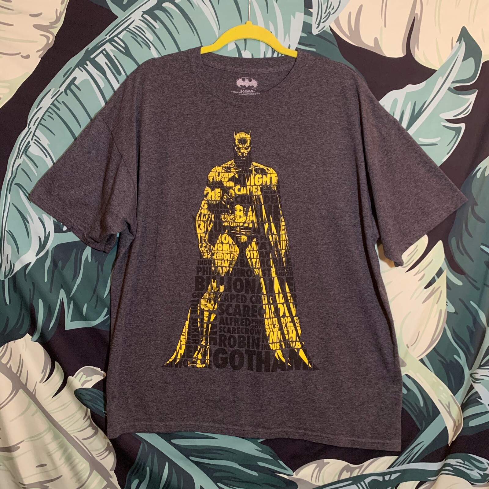 Batman Men's Dark Heather Gray Yellow Dark Knight Graphic T-Shirt Size XL gallery