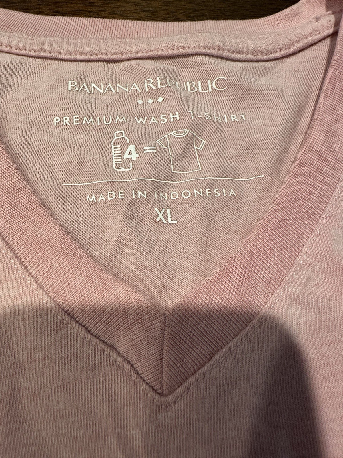 Banana Republic Premium Wash Men's XL Pink Solid V-Neck Short Sleeve T-Shirt gallery