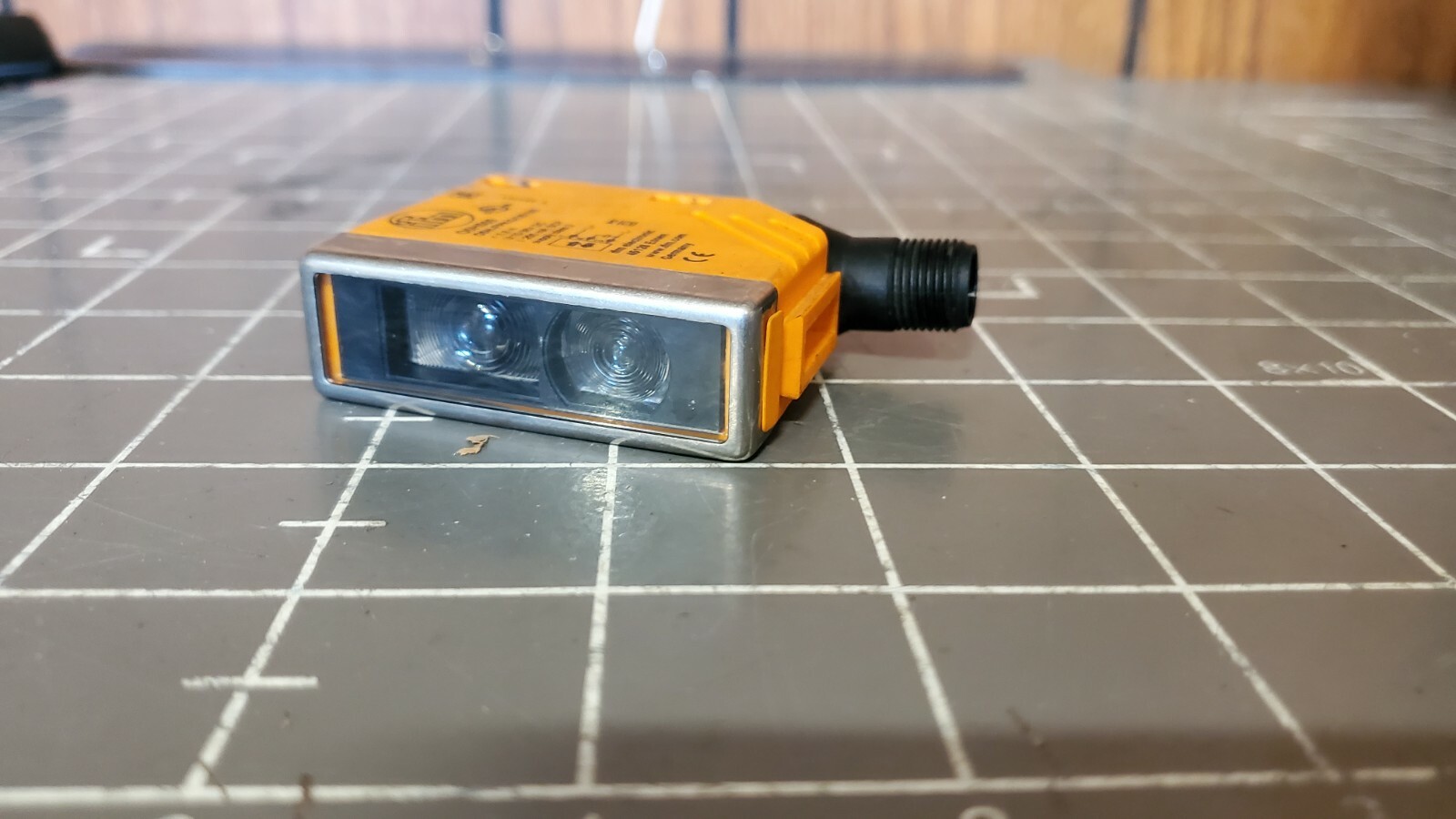 IFM Diffuse Reflection Sensor with Background Suppresion, O5H-FPKG/US100 /10-30V
