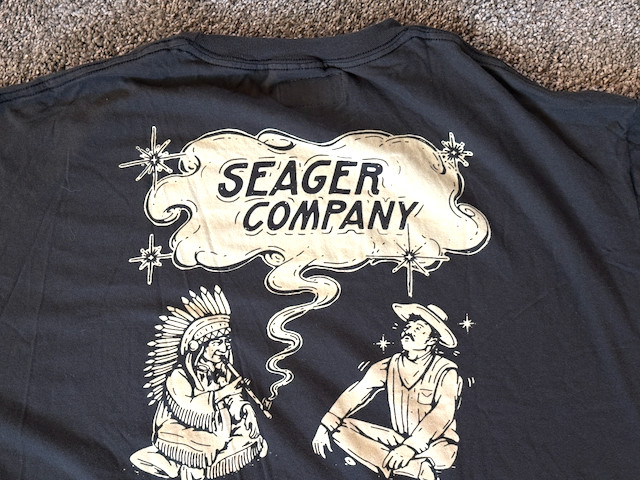 Seager Men's Chillin' Peace Pipe Smoking T Shirt XL Charcoal NWOT ! gallery