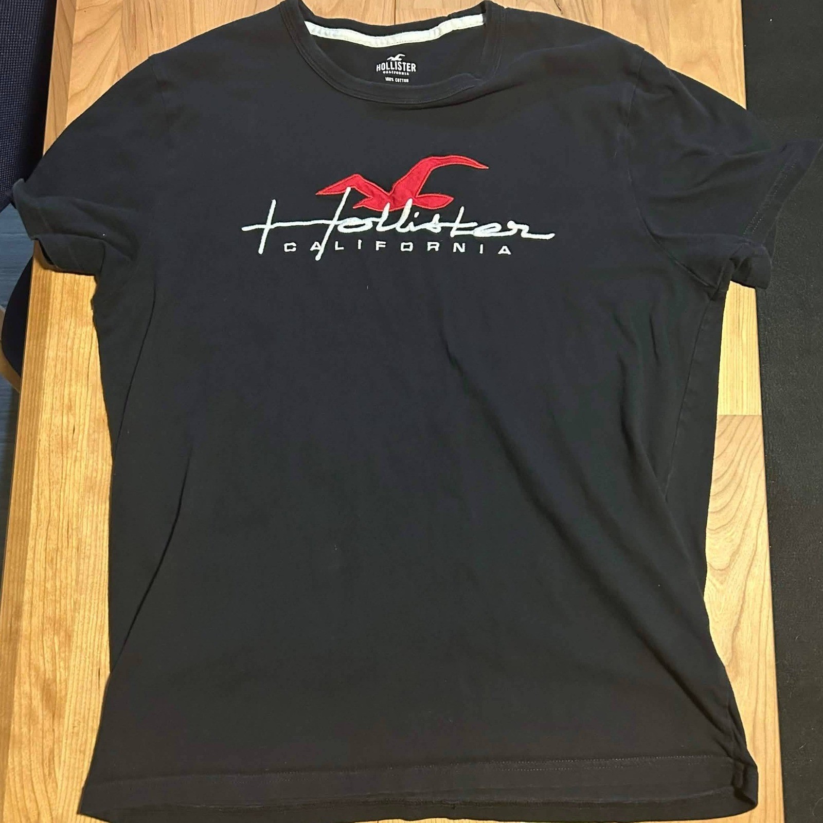 Hollister Mens Graphic T-Shirt Large Black Embroidered Logo Cotton Short Sleeve