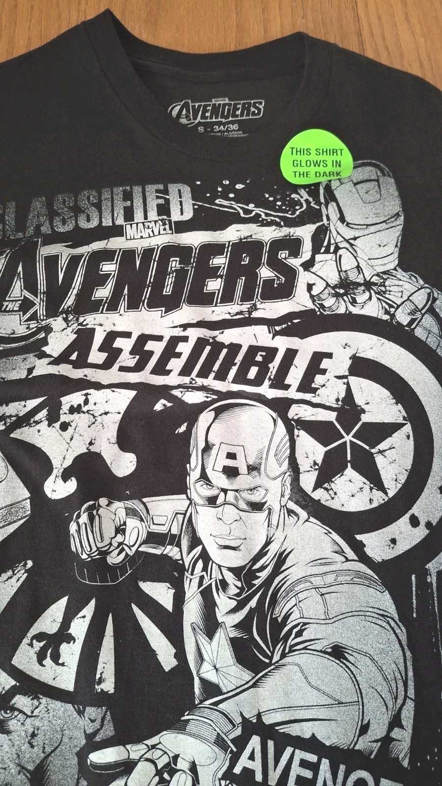 New Glow in Dark Captain America Avengers Black T-Shirt Men's Small 34/36 gallery