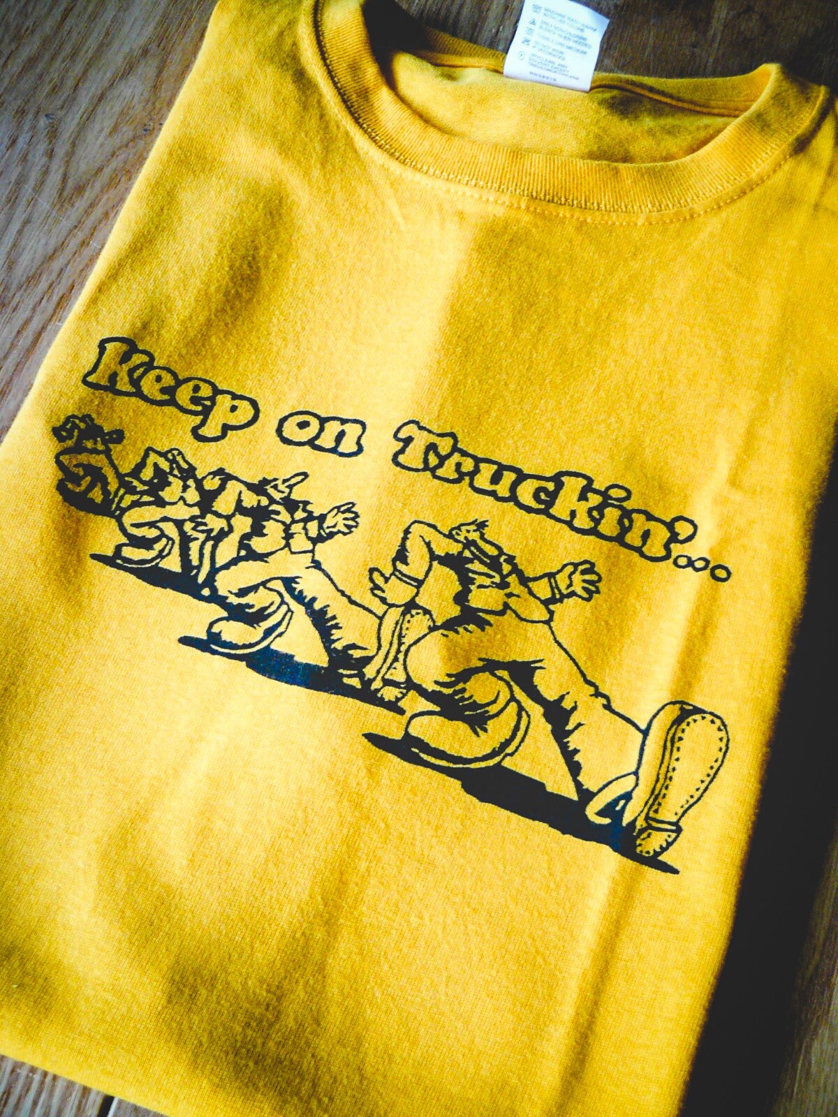 Vintage Keep on Truckin Gold T-Shirt, R Crumb, Mr Natural, Harvey Pekar