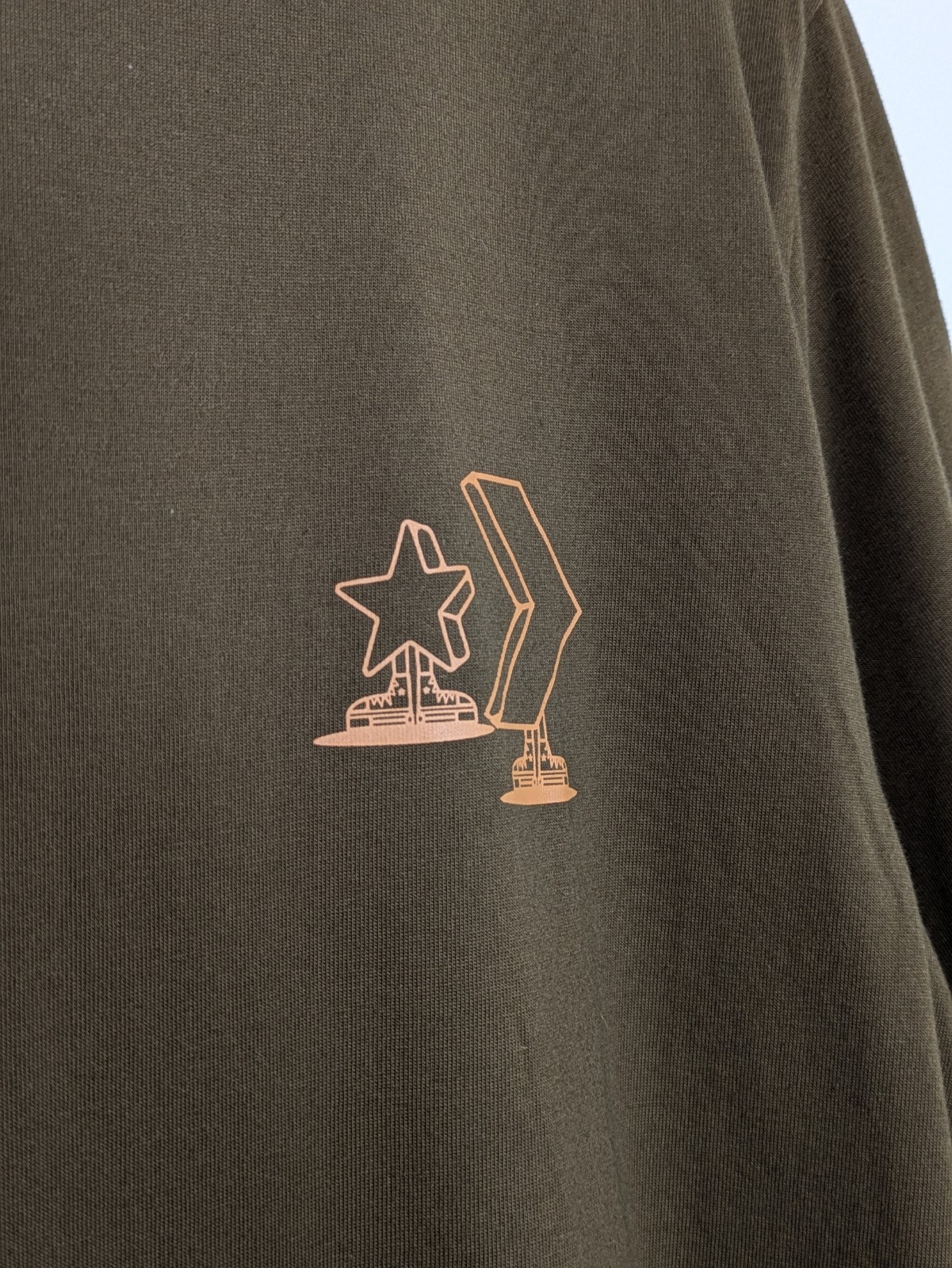 Converse Holiday Skate Tee Graphic Print Short Sleeve T-shirt Medium Khaki gallery