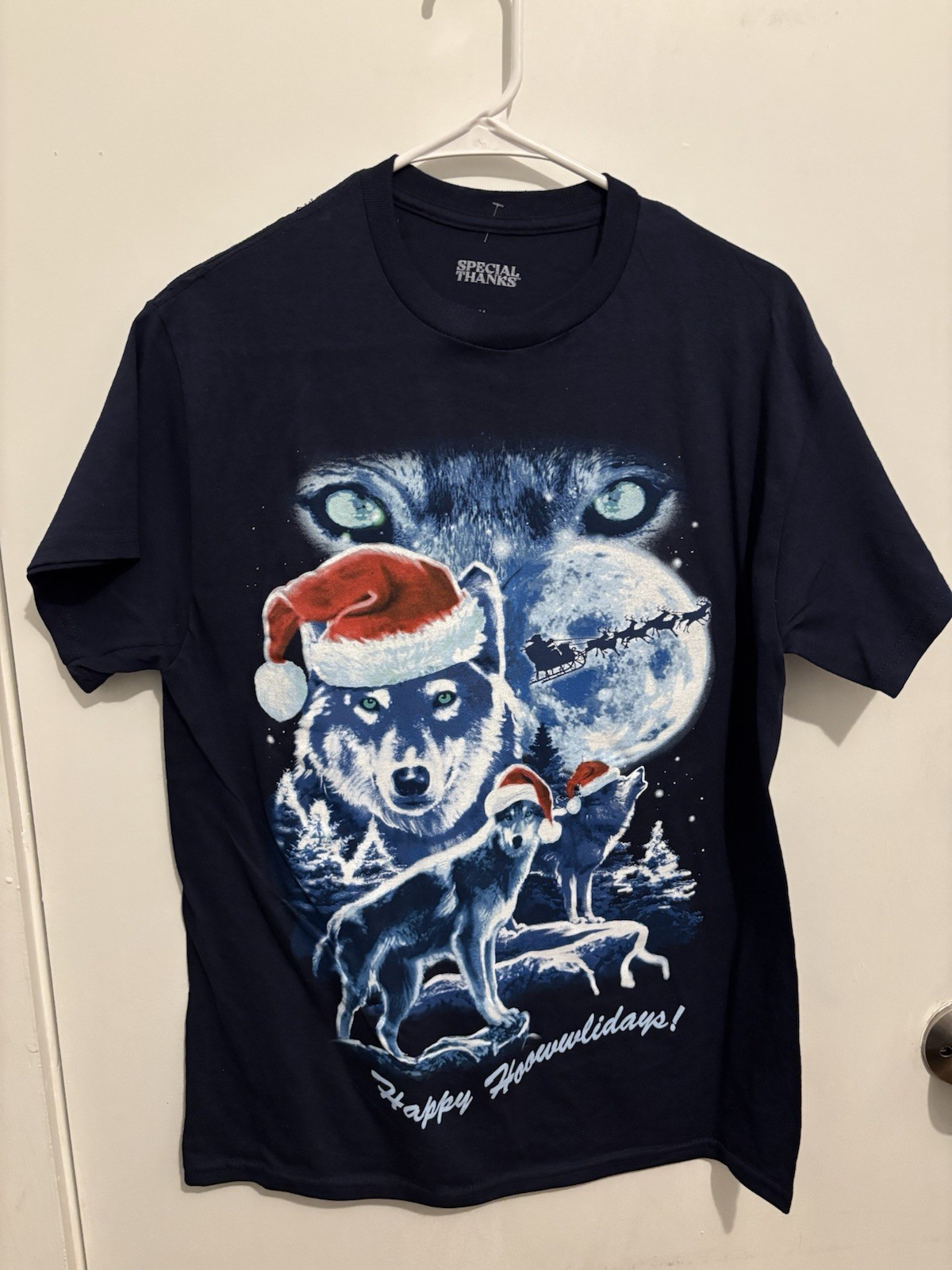 Special Thanks Happy Hoowwlidays Christmas Wolves T-shirt Size Medium NWT