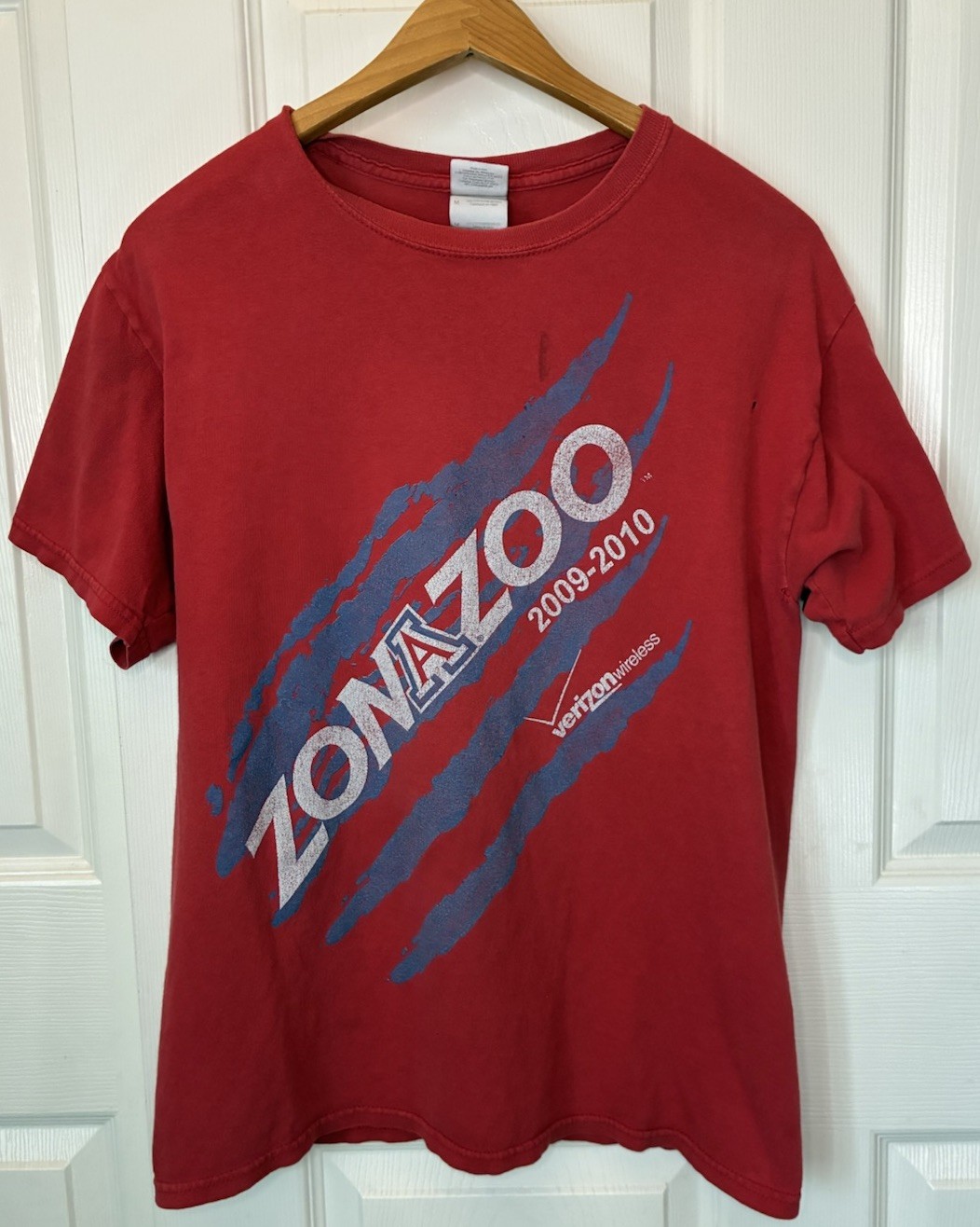 Vintage Arizona Wildcats Men’s Medium Shirt Red Zona Zoo Bear Down 2009 Faded gallery