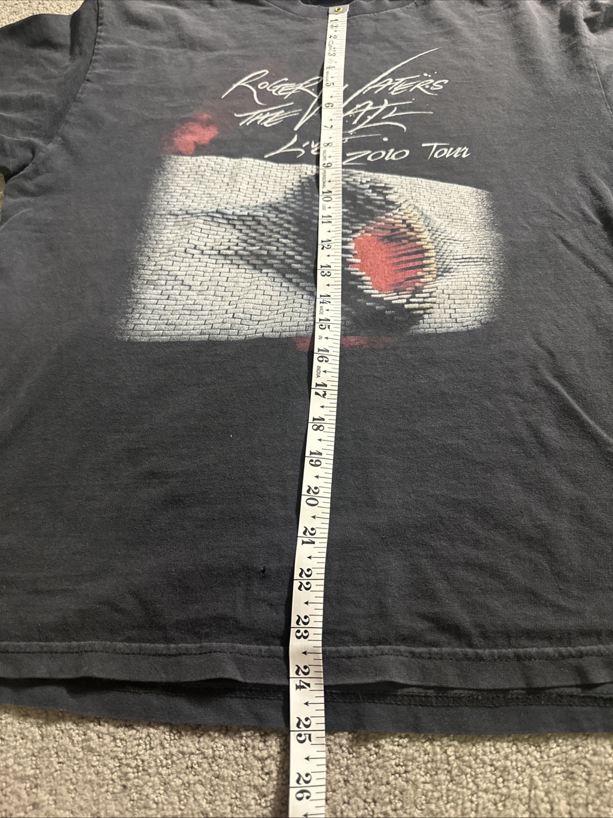Vintage Pink Floyd T-Shirt Roger Waters Live 2010 Tour Rare Size Large gallery
