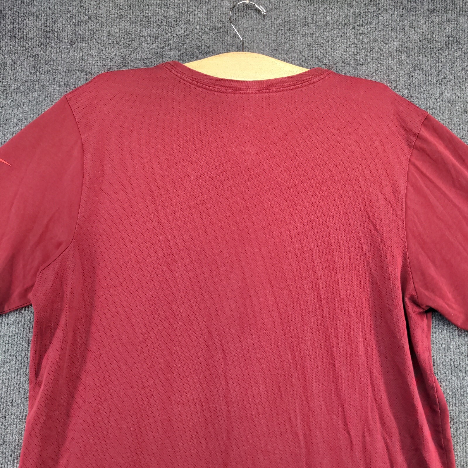 Nike Dri Fit Men's T Shirt Red Size L PolyCotton Triangle Logo gallery