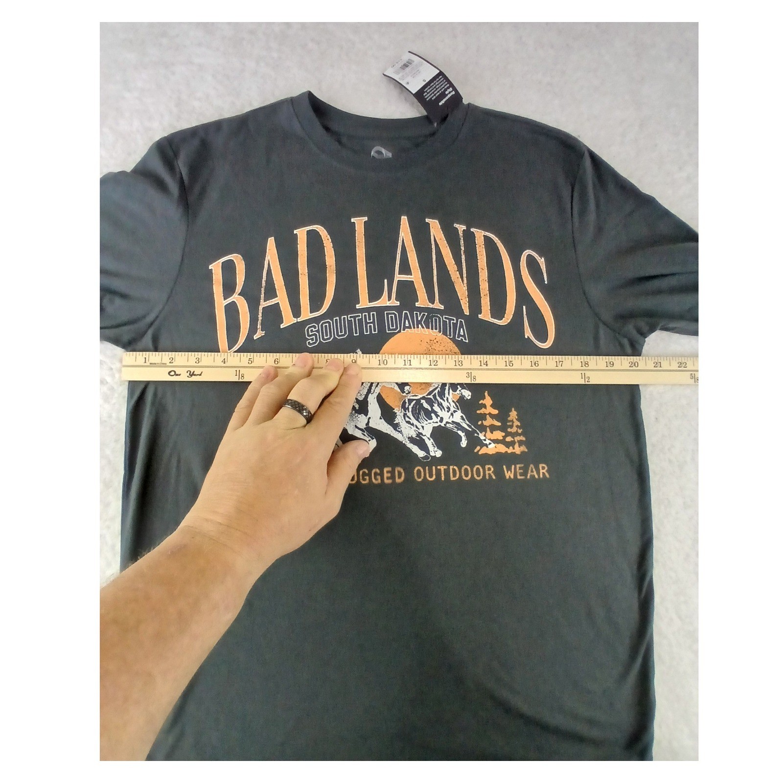 Original Use Mens Bad Lands South Dakota Graphic Long Sleeve T-Shirt Gray S NWT gallery