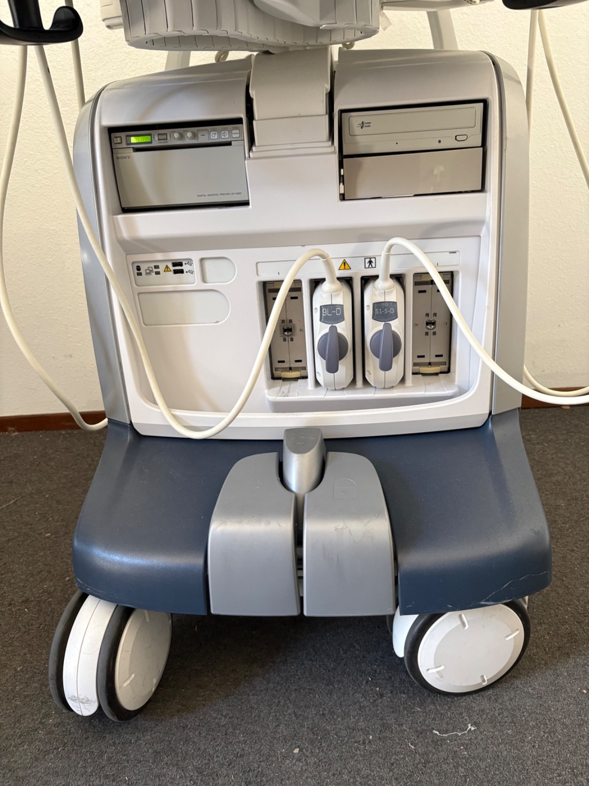 2013 GE Logiq E9 Ultrasound Machine with GE 9L-D & S1-5-D Probes