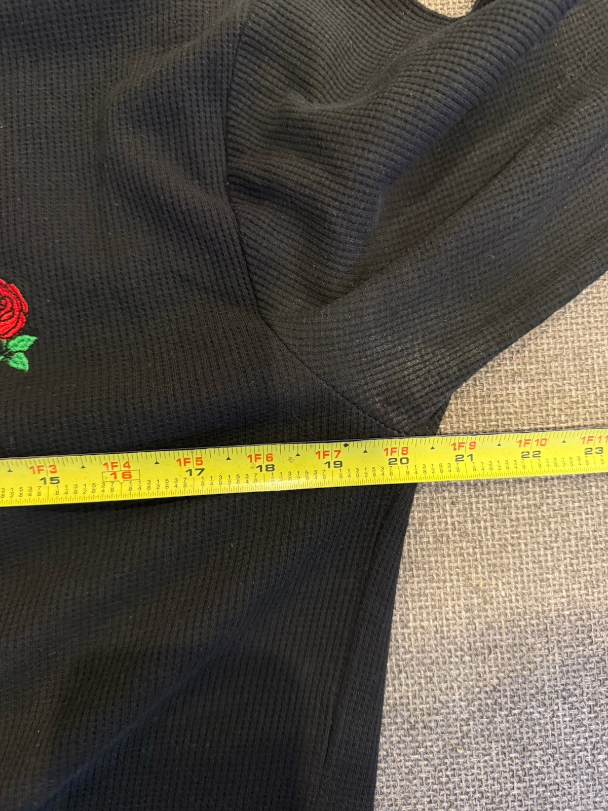 Eighty Eight Shirt Mens Large Long Sleeve Embroidered Red Rose Crew Neck Thermal gallery